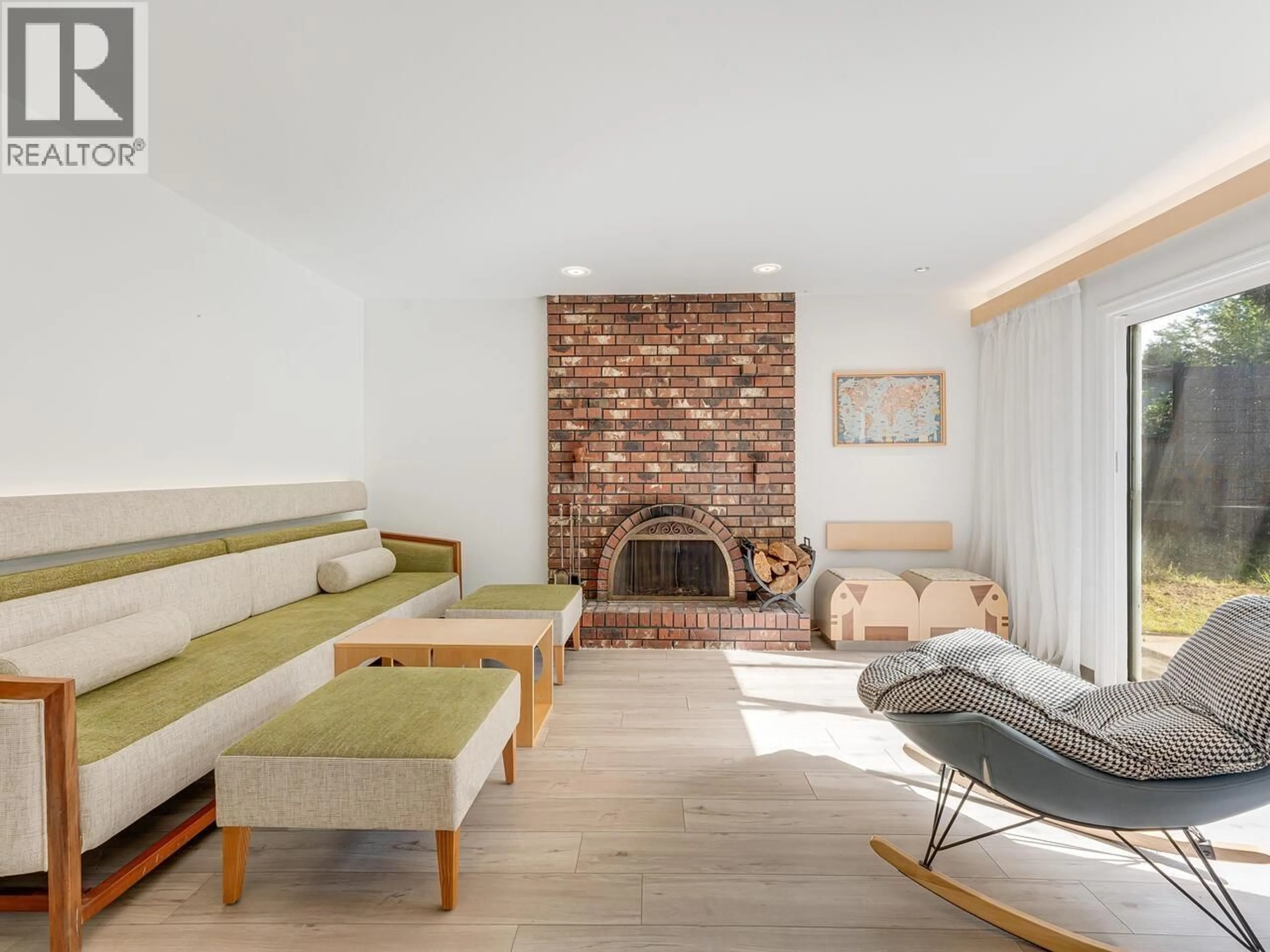 Living room with furniture, unknown for 11320 NO. 1 ROAD, Richmond British Columbia V7E1S5