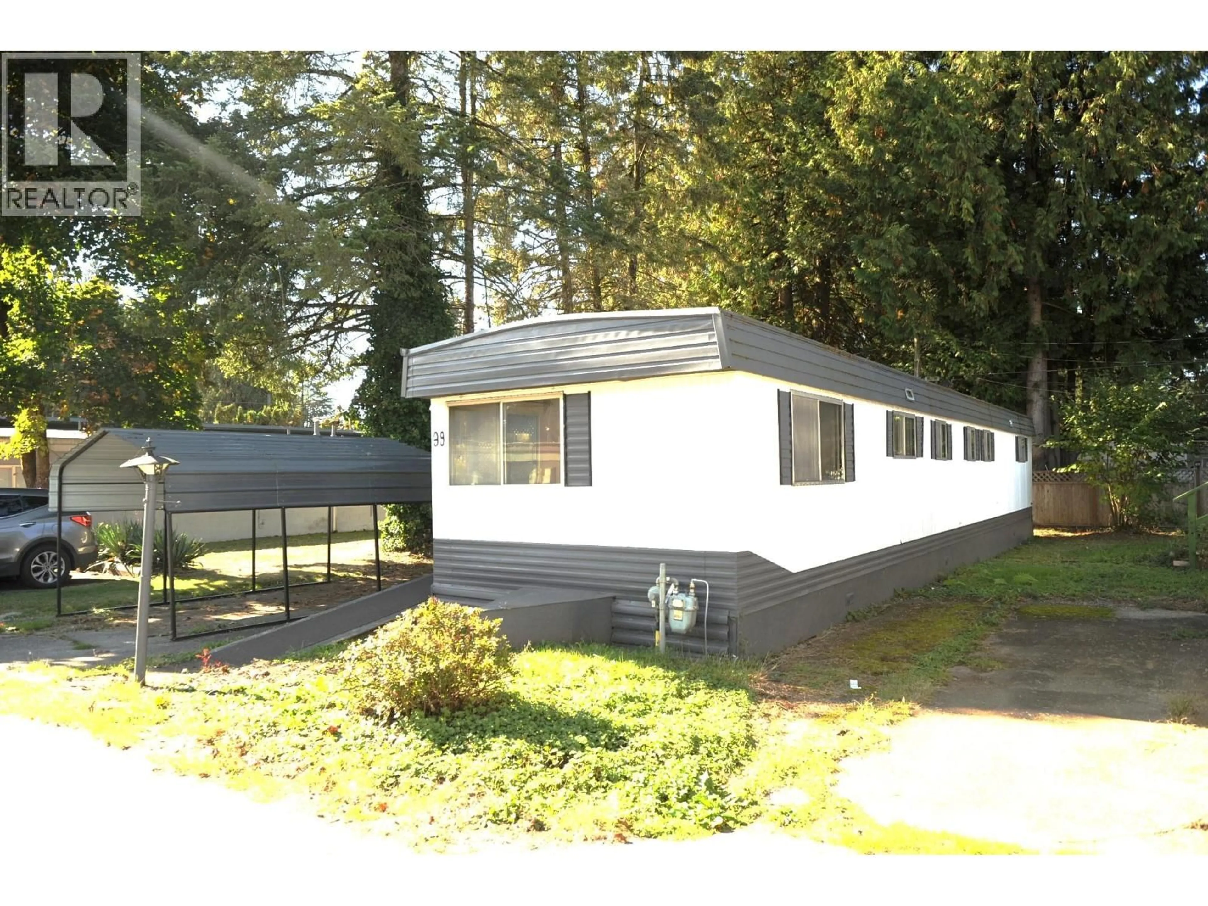 Home with vinyl exterior material, street for 39 - 21163 LOUGHEED HIGHWAY, Maple Ridge British Columbia V2X2R4