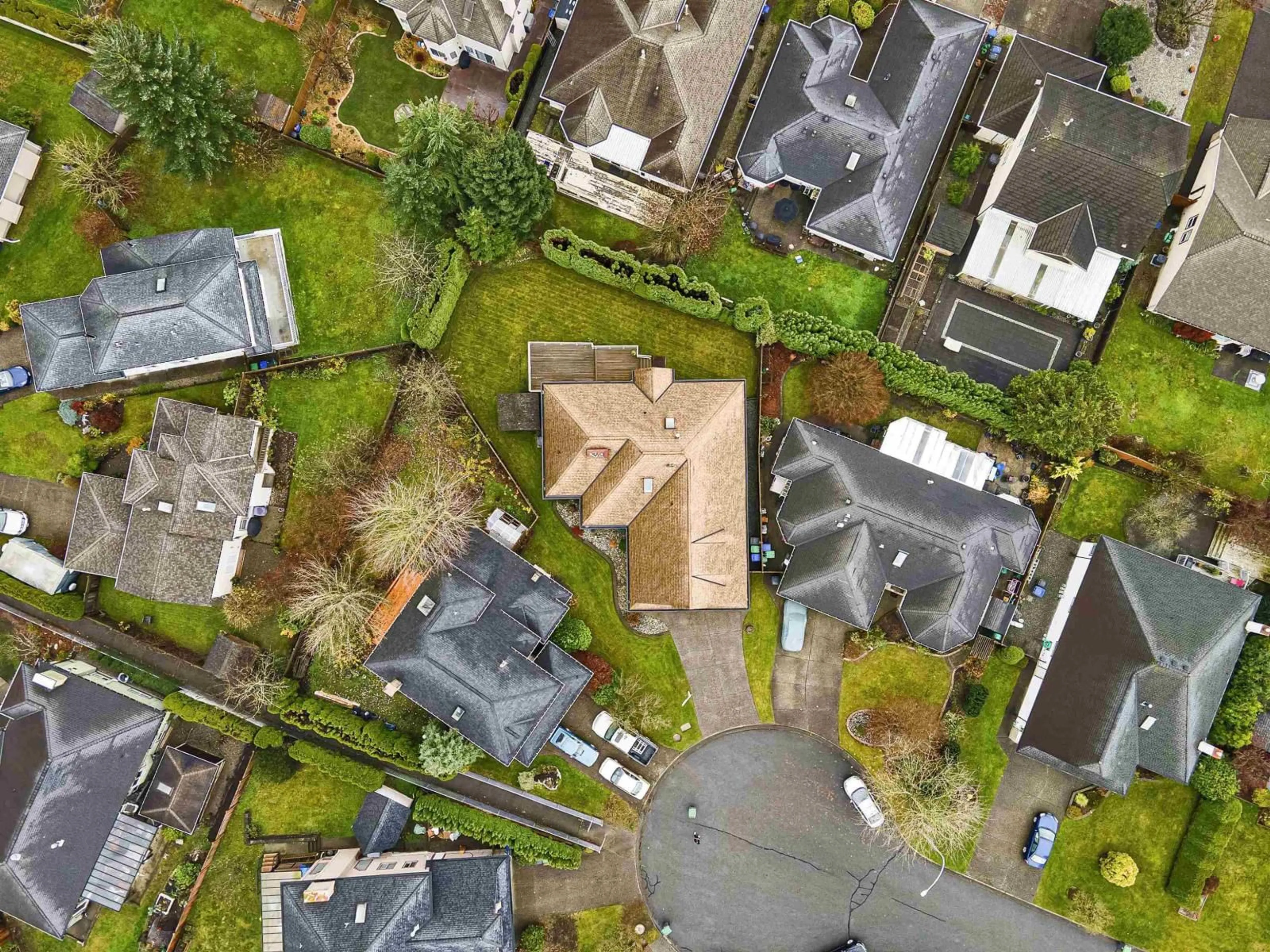 A pic from outside/outdoor area/front of a property/back of a property/a pic from drone, street for 8518 165A STREET, Surrey British Columbia V4N3H2