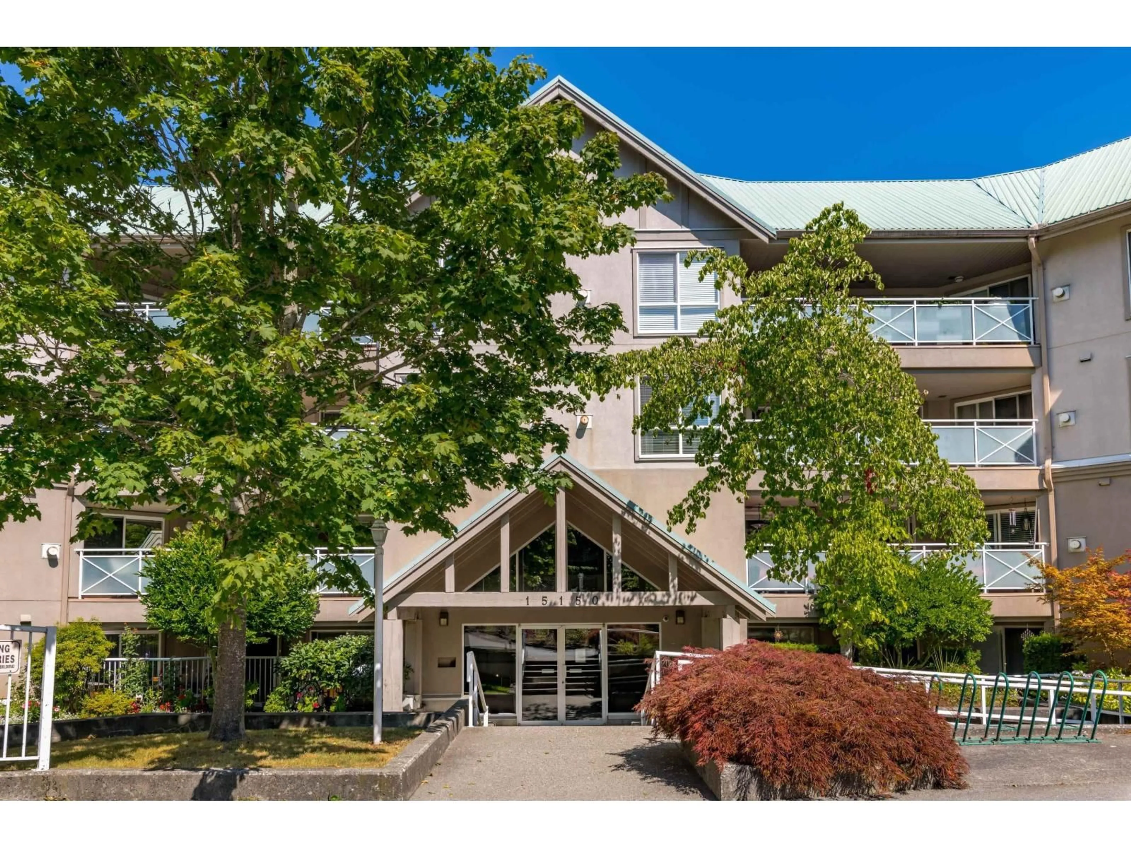 Indoor foyer for 210 - 15150 29A AVENUE, Surrey British Columbia V4P3B1