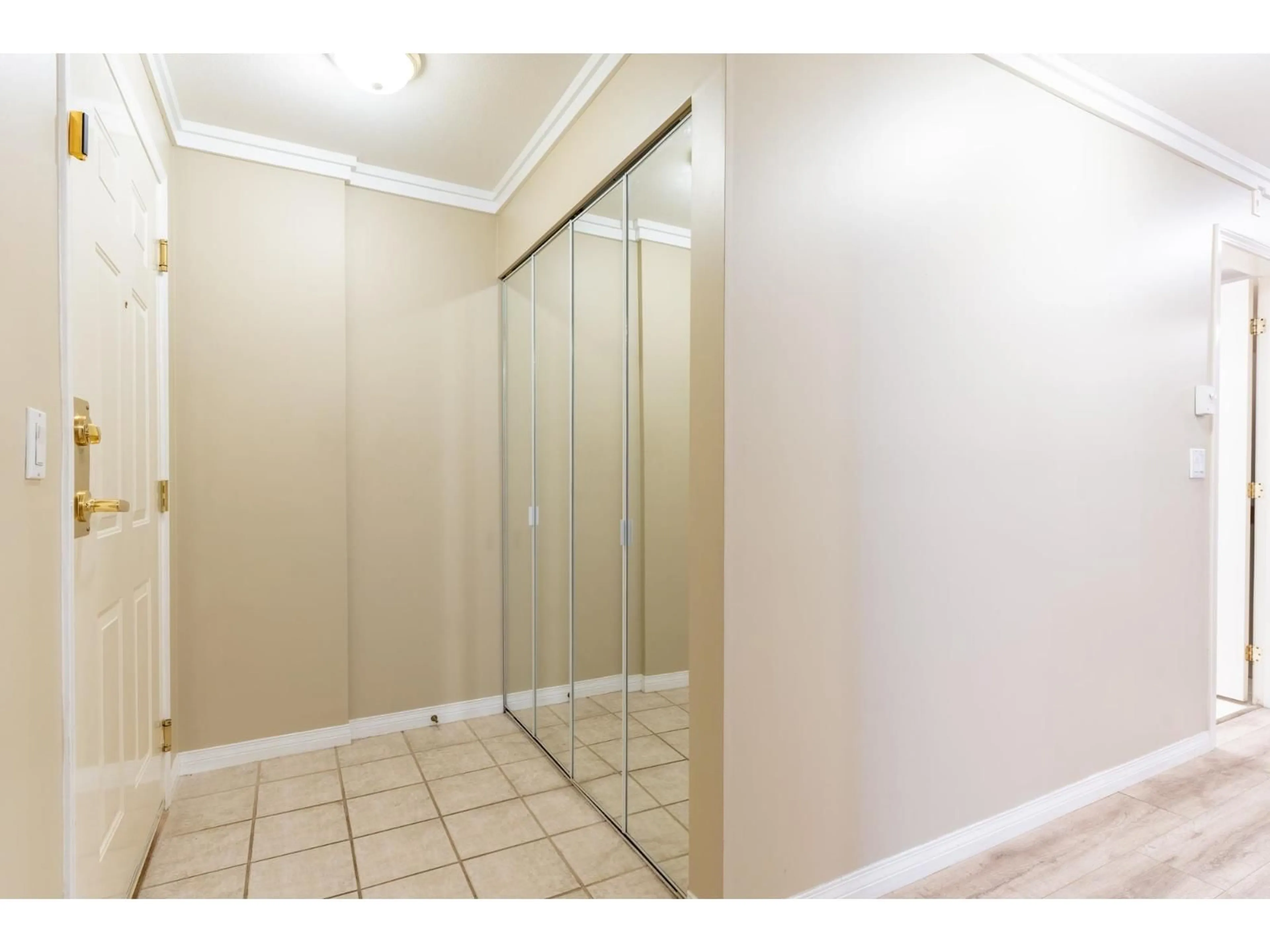 Storage room or clothes room or walk-in closet for 210 - 15150 29A AVENUE, Surrey British Columbia V4P3B1