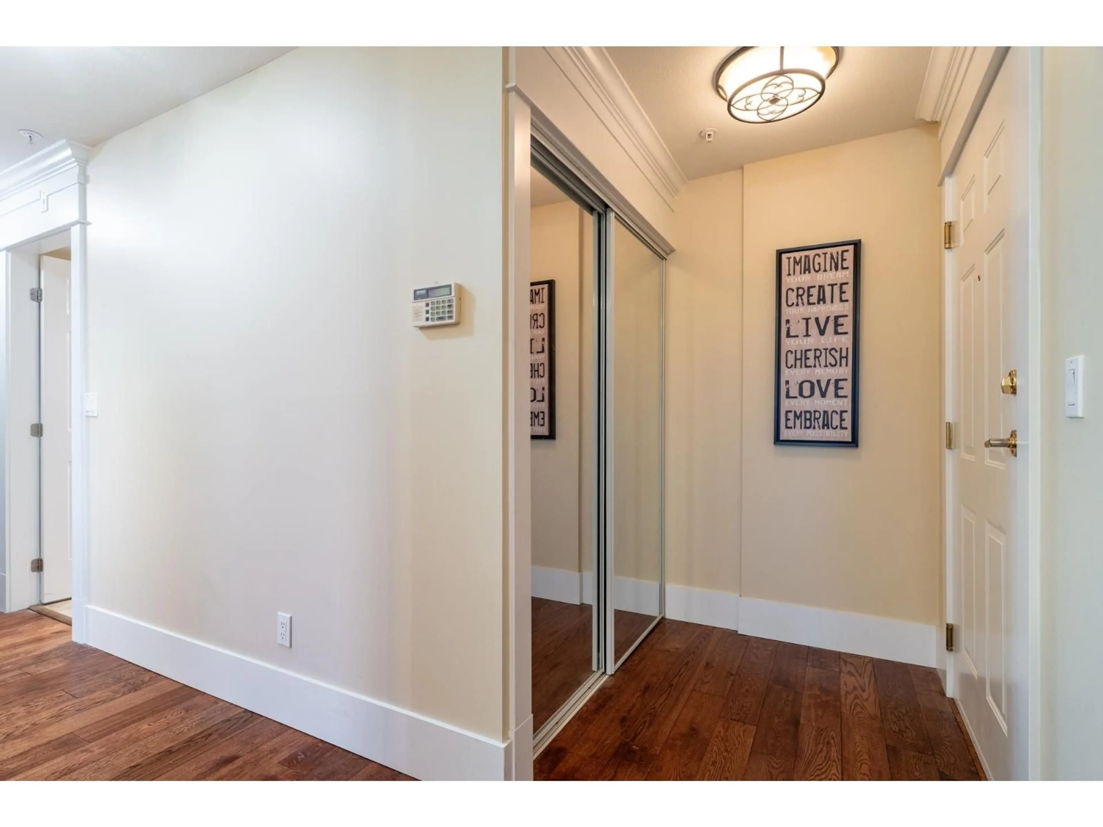 Indoor entryway for 305 - 15150 29A AVENUE, Surrey British Columbia V4P3B1