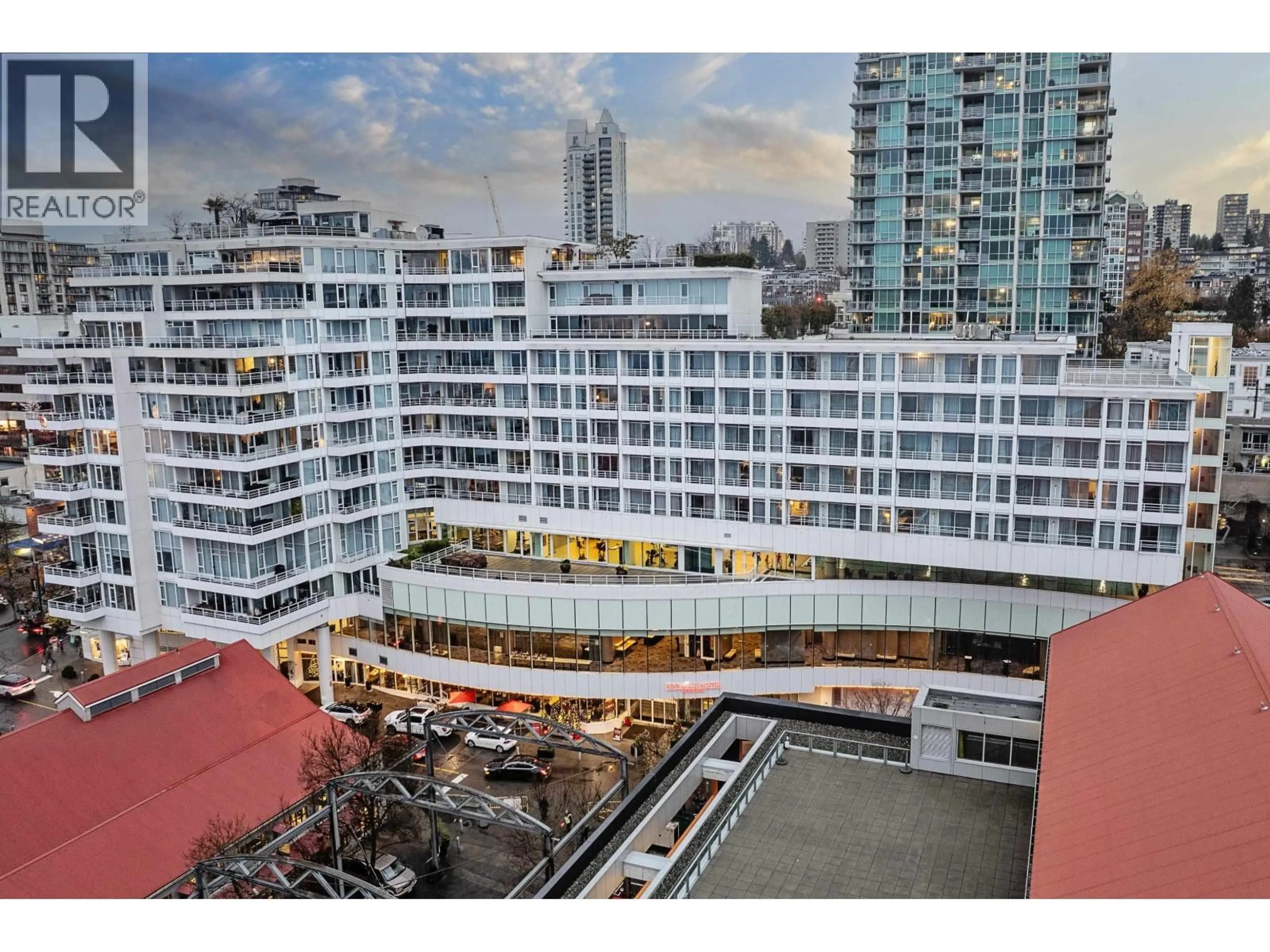 A pic from outside/outdoor area/front of a property/back of a property/a pic from drone, city buildings view from balcony for 903 - 133 ESPLANADE, North Vancouver British Columbia V7L1A1