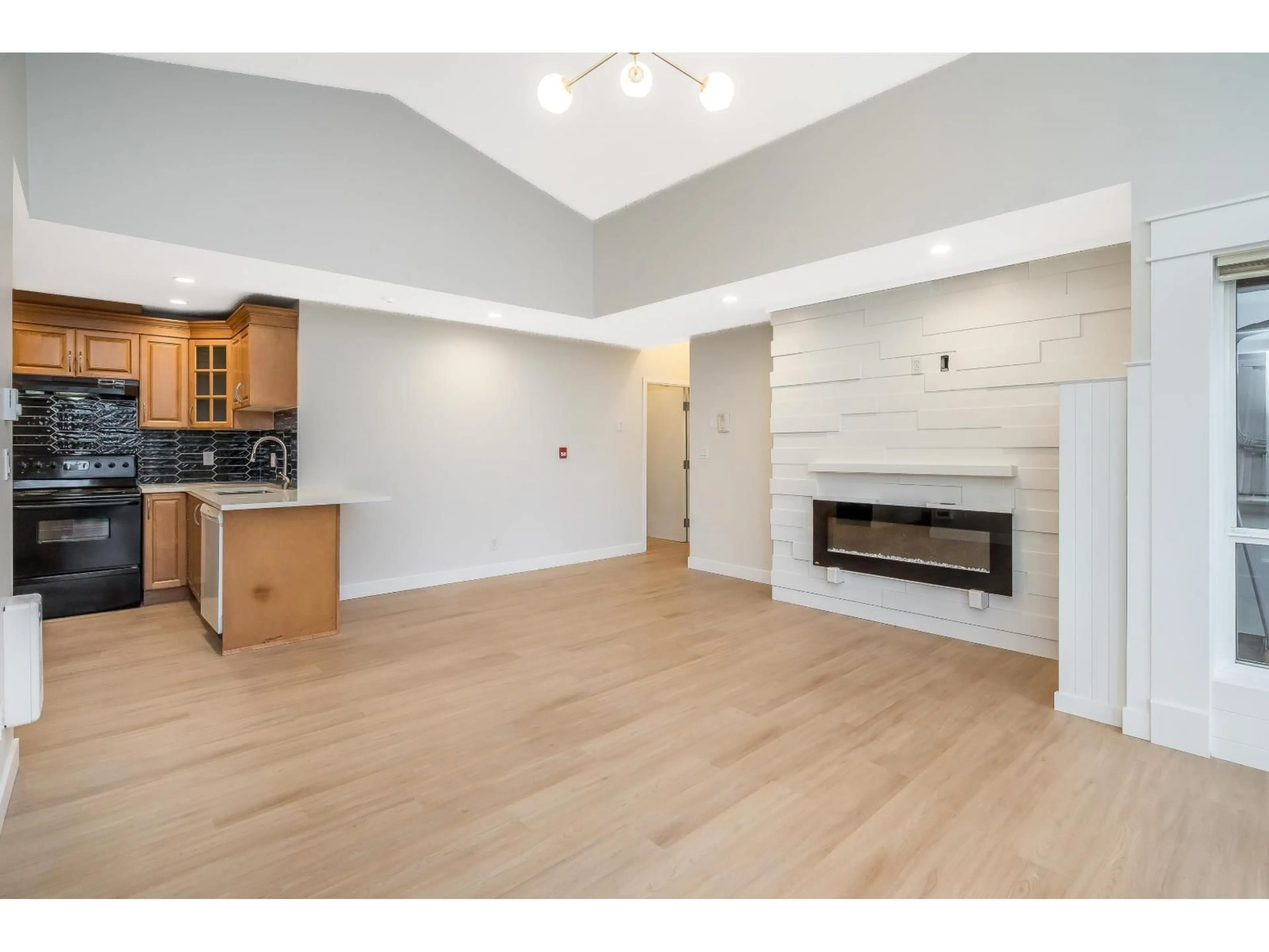 A pic of a room for 208 - 2828 152 STREET, Surrey British Columbia V4P1G6