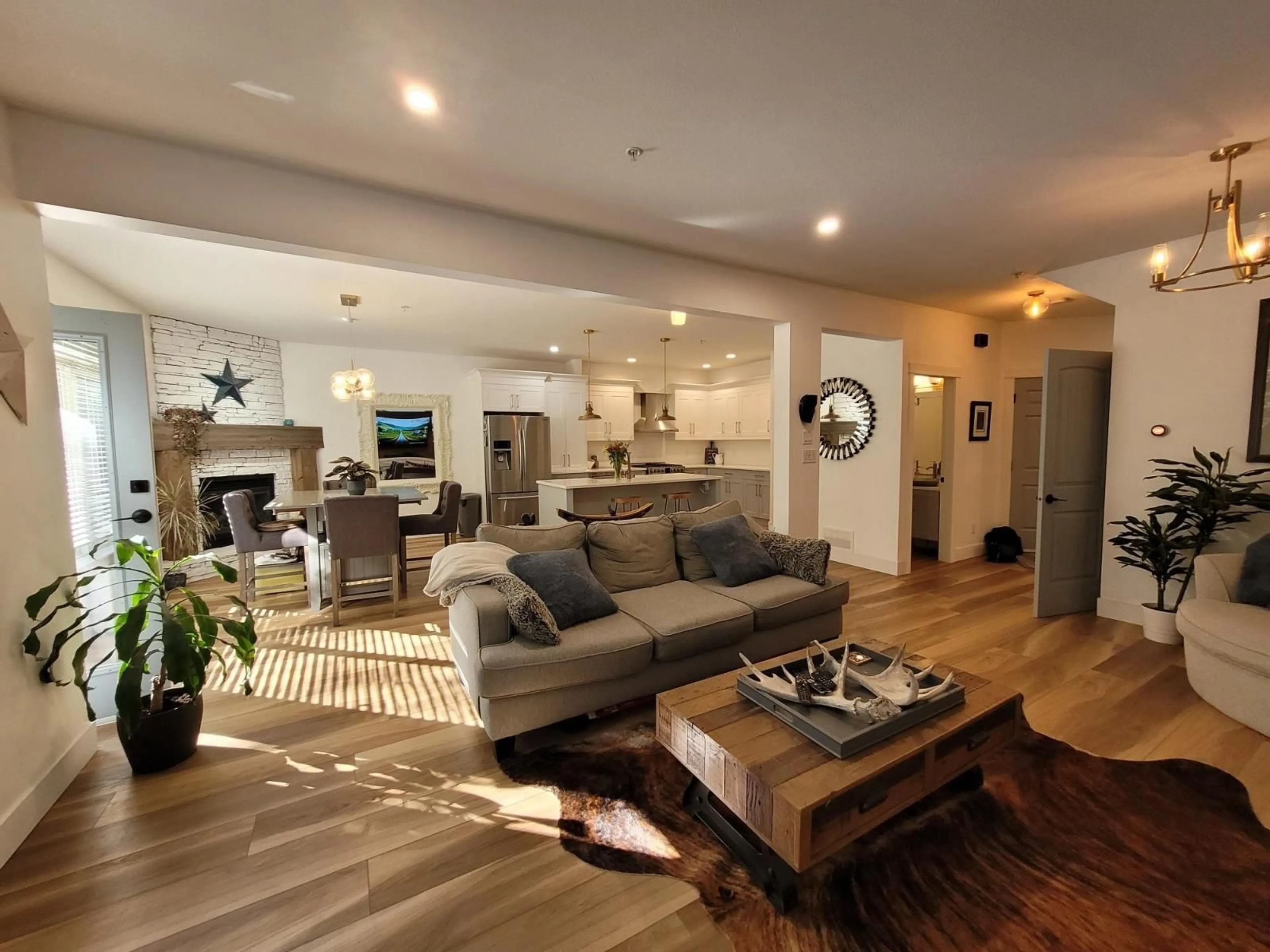 Living room with furniture, unknown for 61 - 36260 MCKEE ROAD, Abbotsford British Columbia V3G0A9