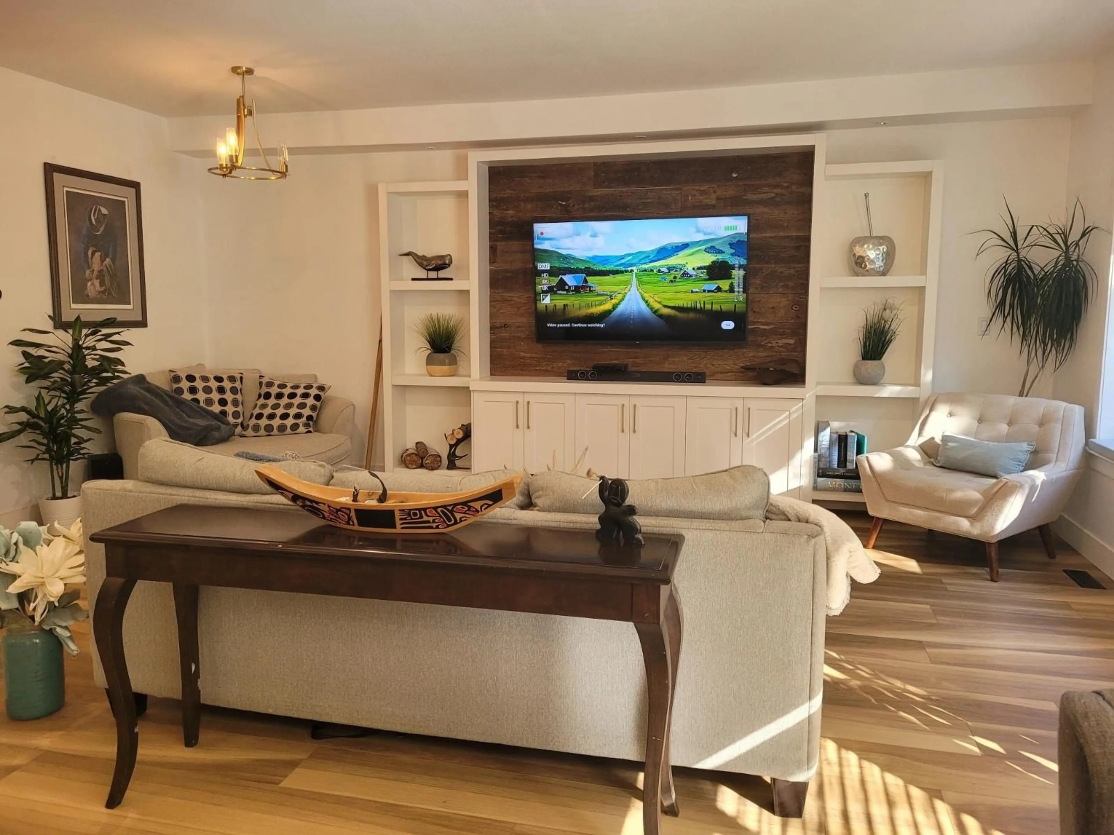 Living room with furniture, wood/laminate floor for 61 - 36260 MCKEE ROAD, Abbotsford British Columbia V3G0A9