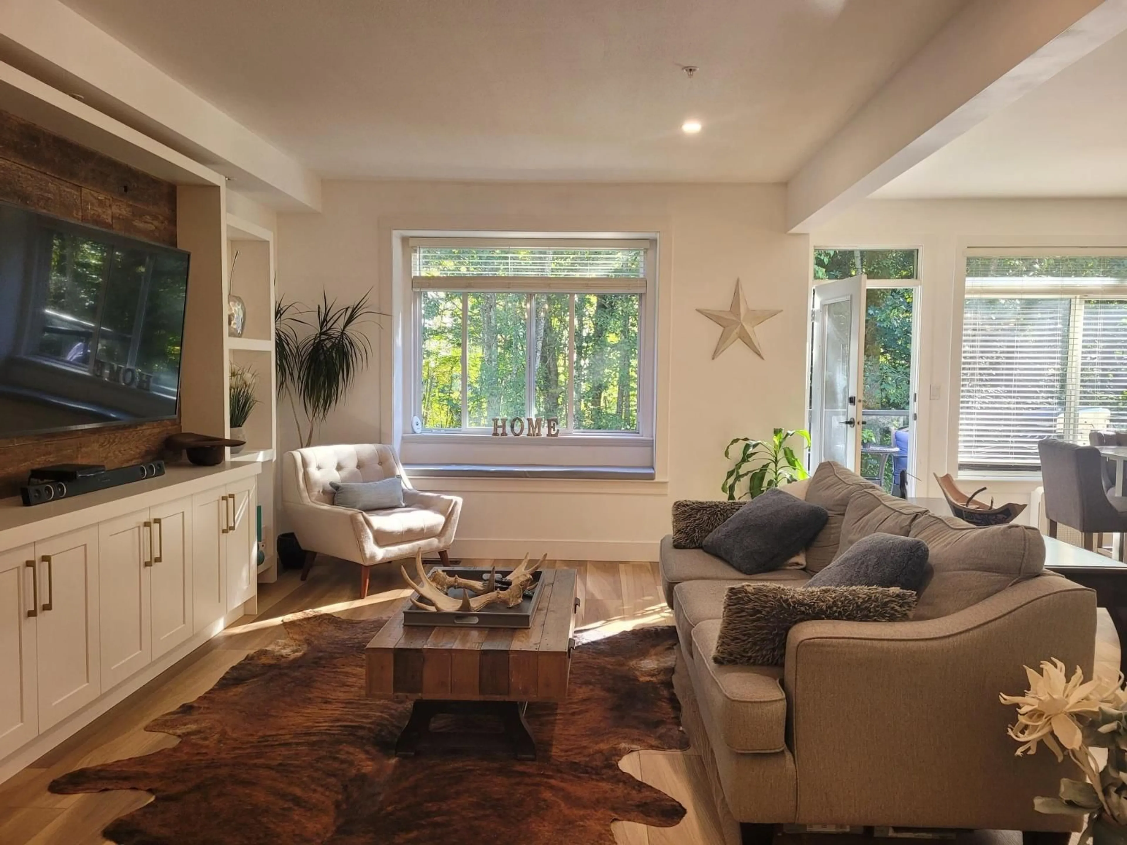 Living room with furniture, unknown for 61 - 36260 MCKEE ROAD, Abbotsford British Columbia V3G0A9