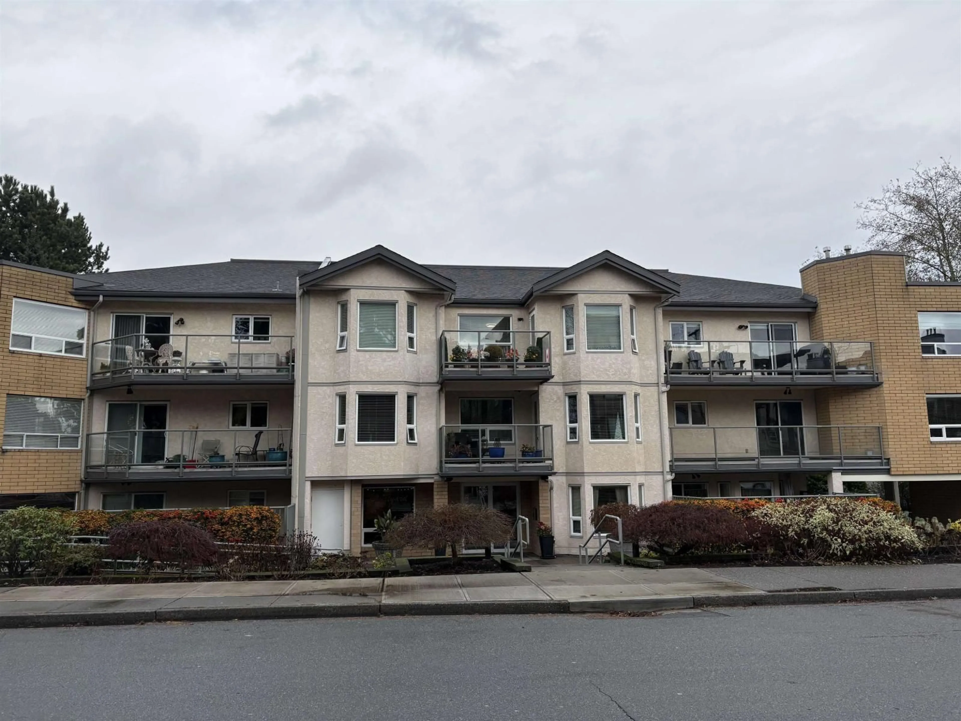 A pic from outside/outdoor area/front of a property/back of a property/a pic from drone, building for 314 - 15255 18TH AVENUE, Surrey British Columbia V4A1W9