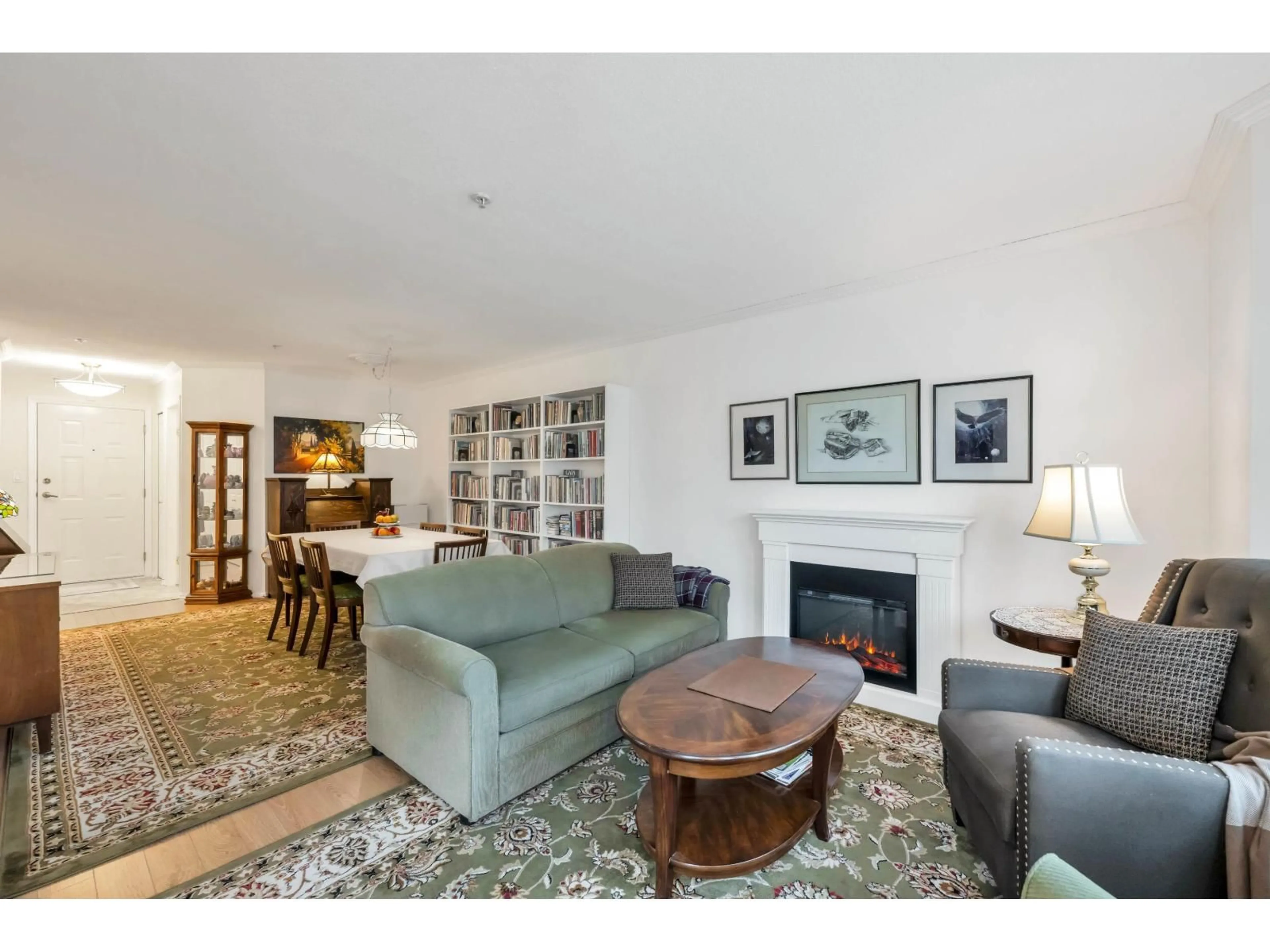 Living room with furniture, unknown for 314 - 15255 18TH AVENUE, Surrey British Columbia V4A1W9