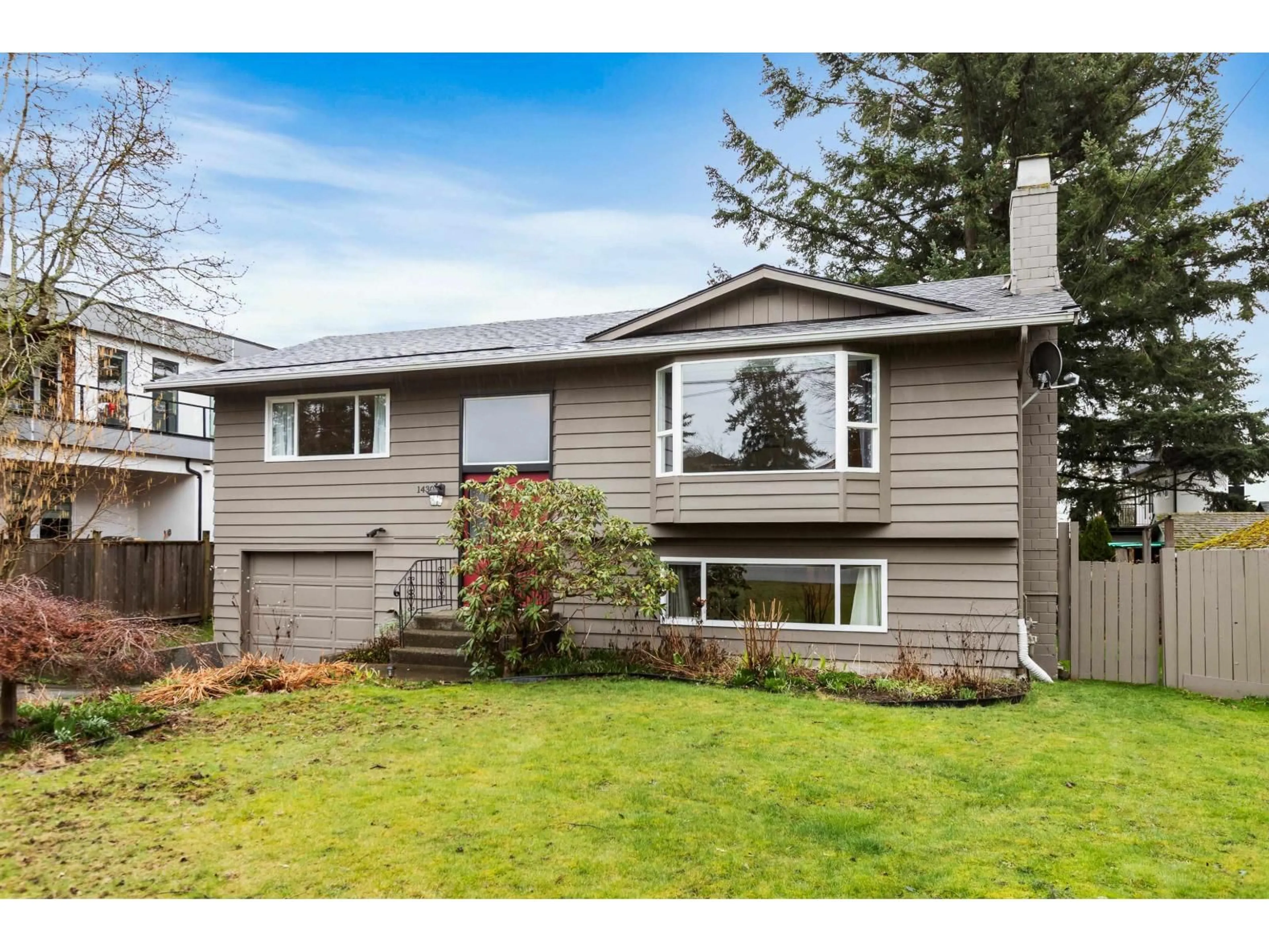 Home with vinyl exterior material, street for 1430 MAPLE STREET, White Rock British Columbia V4B4N2