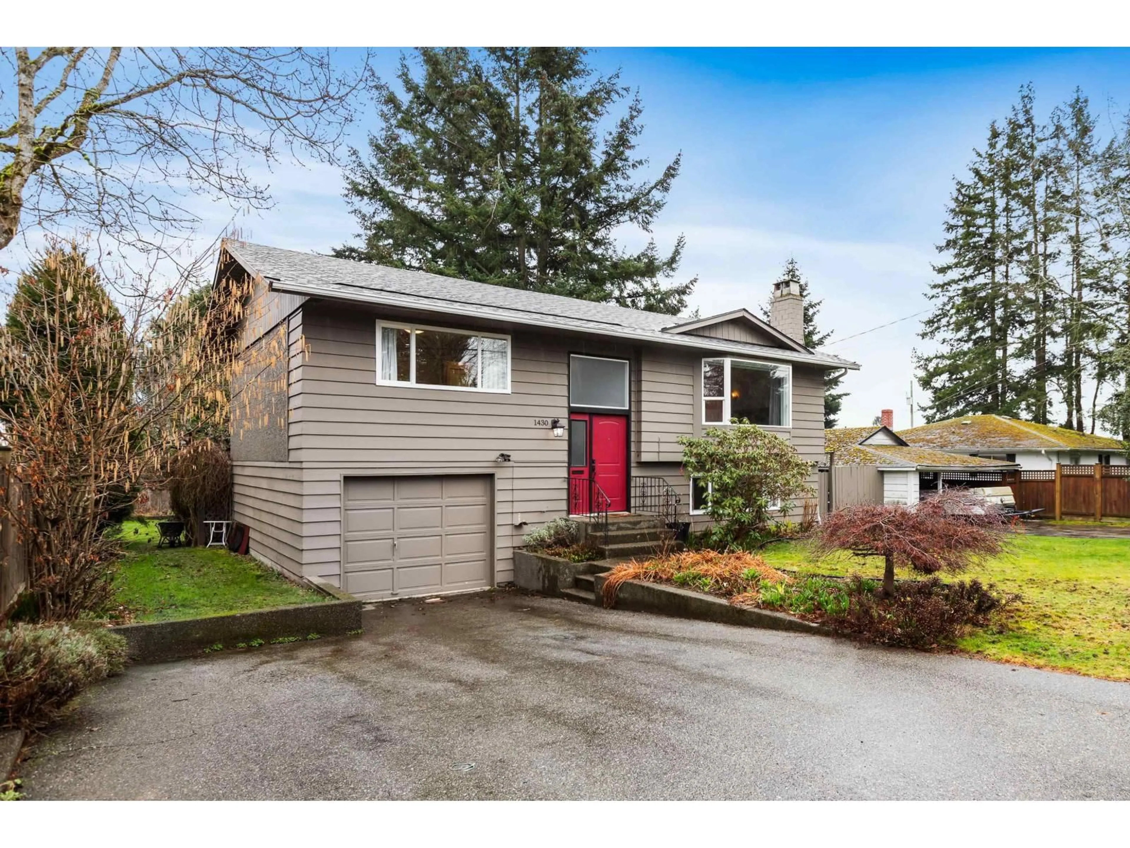 Home with vinyl exterior material, street for 1430 MAPLE STREET, White Rock British Columbia V4B4N2