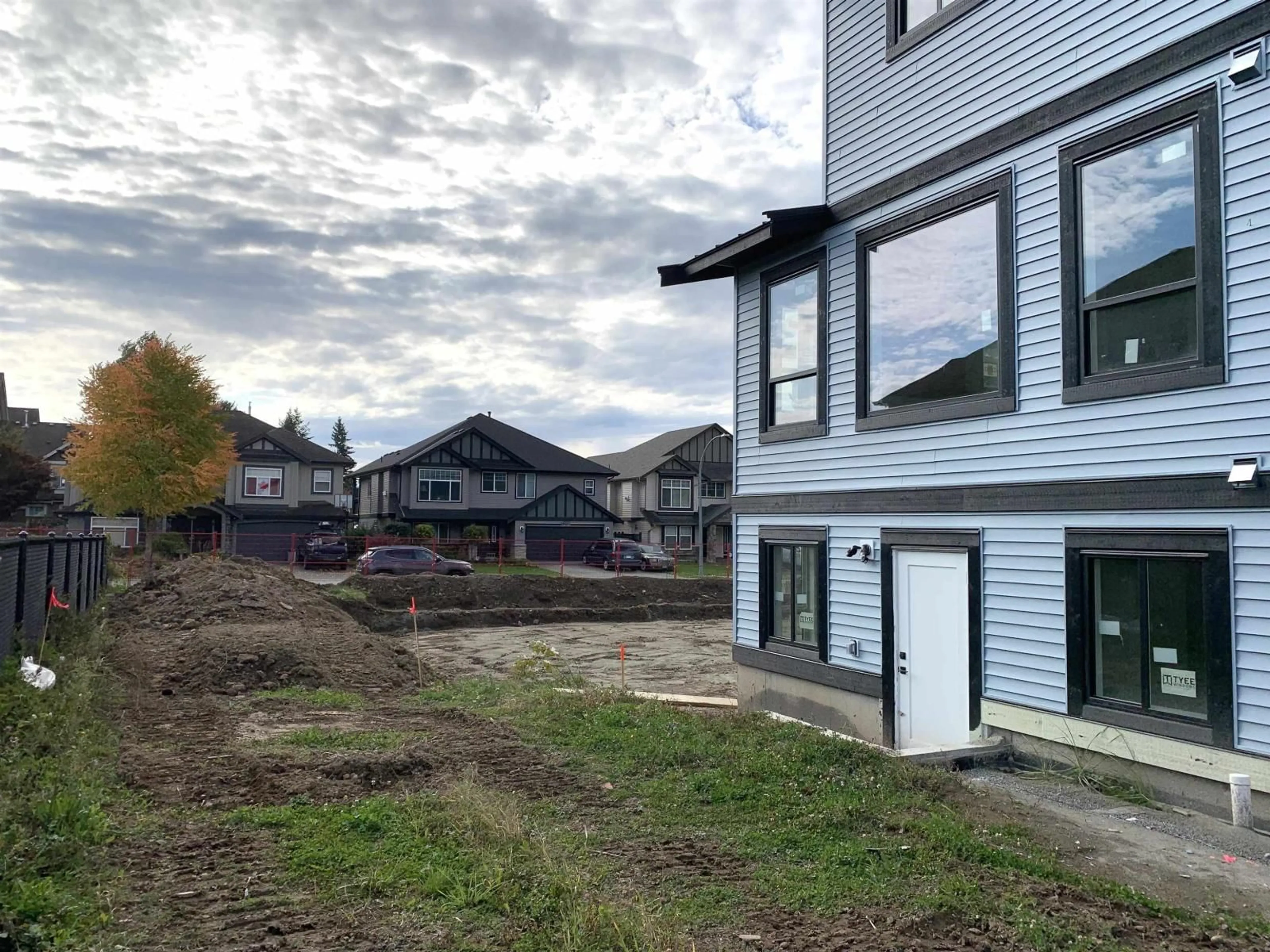 A pic from outside/outdoor area/front of a property/back of a property/a pic from drone, building for 8546 DUNBAR WAY, Mission British Columbia V4S0A7