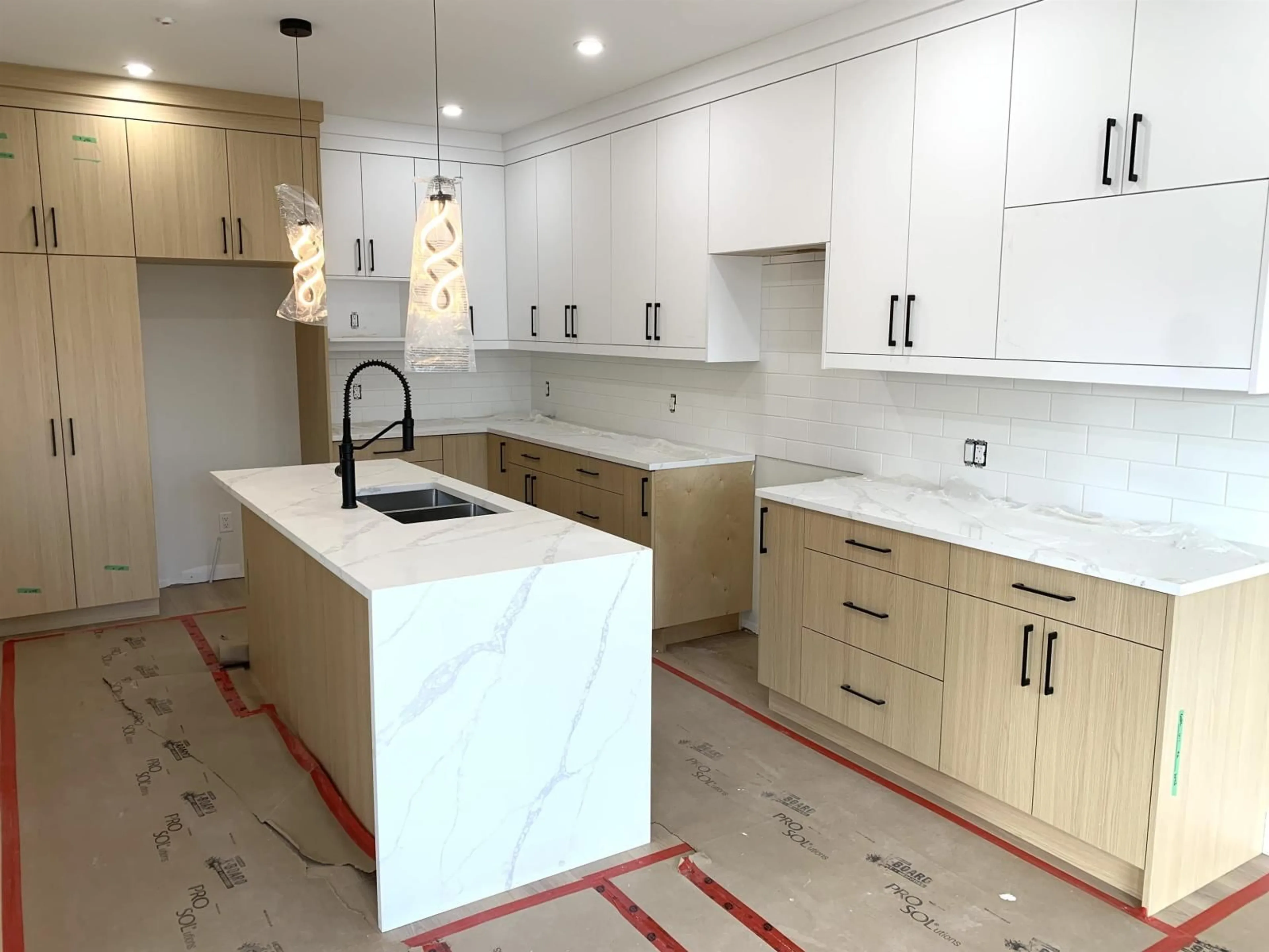 Open concept kitchen, ceramic/tile floor for 8546 DUNBAR WAY, Mission British Columbia V4S0A7