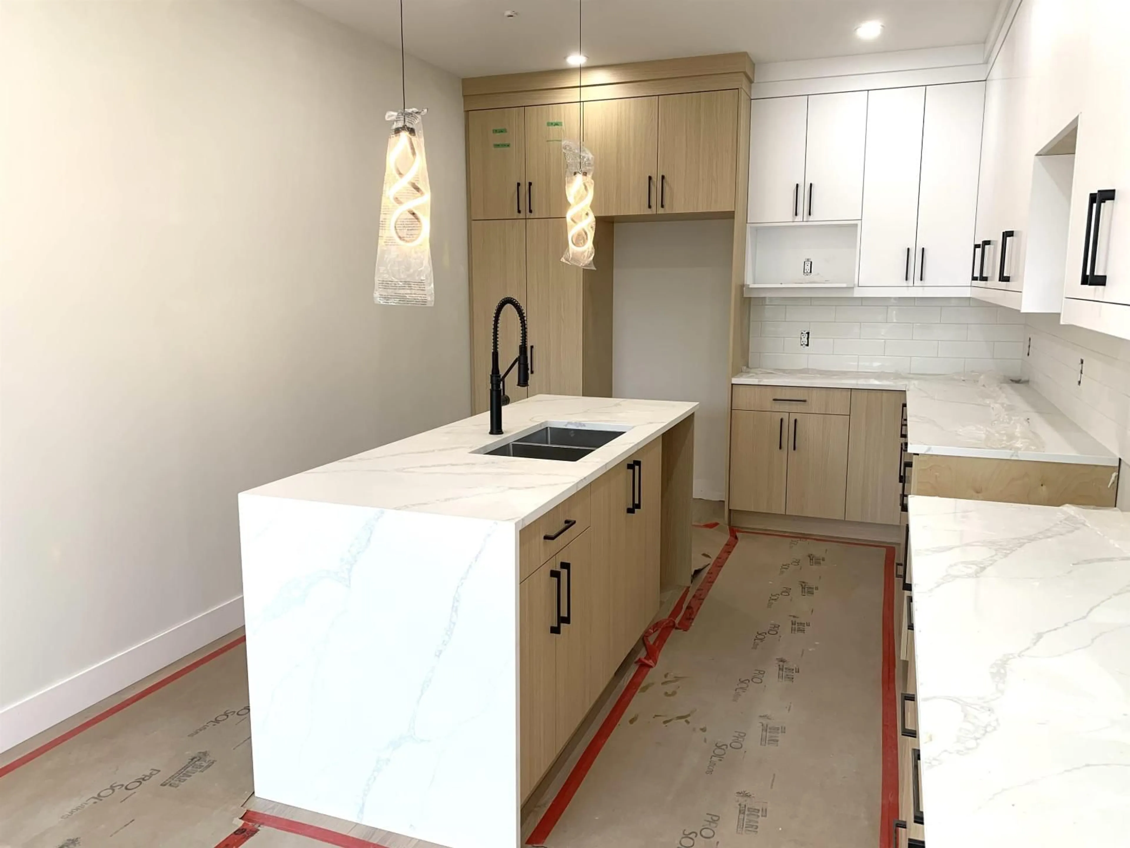 Open concept kitchen, ceramic/tile floor for 8546 DUNBAR WAY, Mission British Columbia V4S0A7