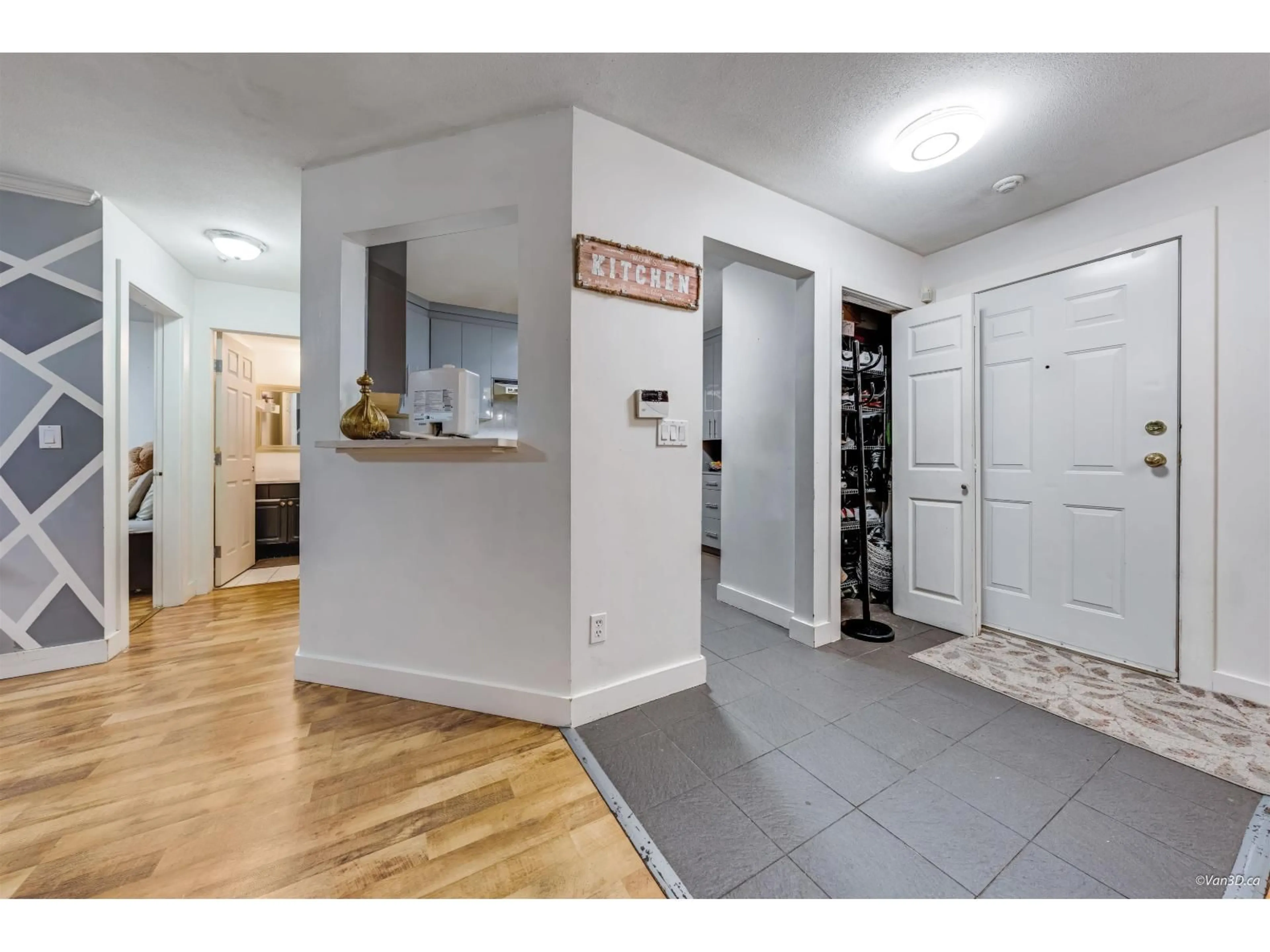 Indoor entryway for 114 - 7151 121 STREET, Surrey British Columbia V3W0E7