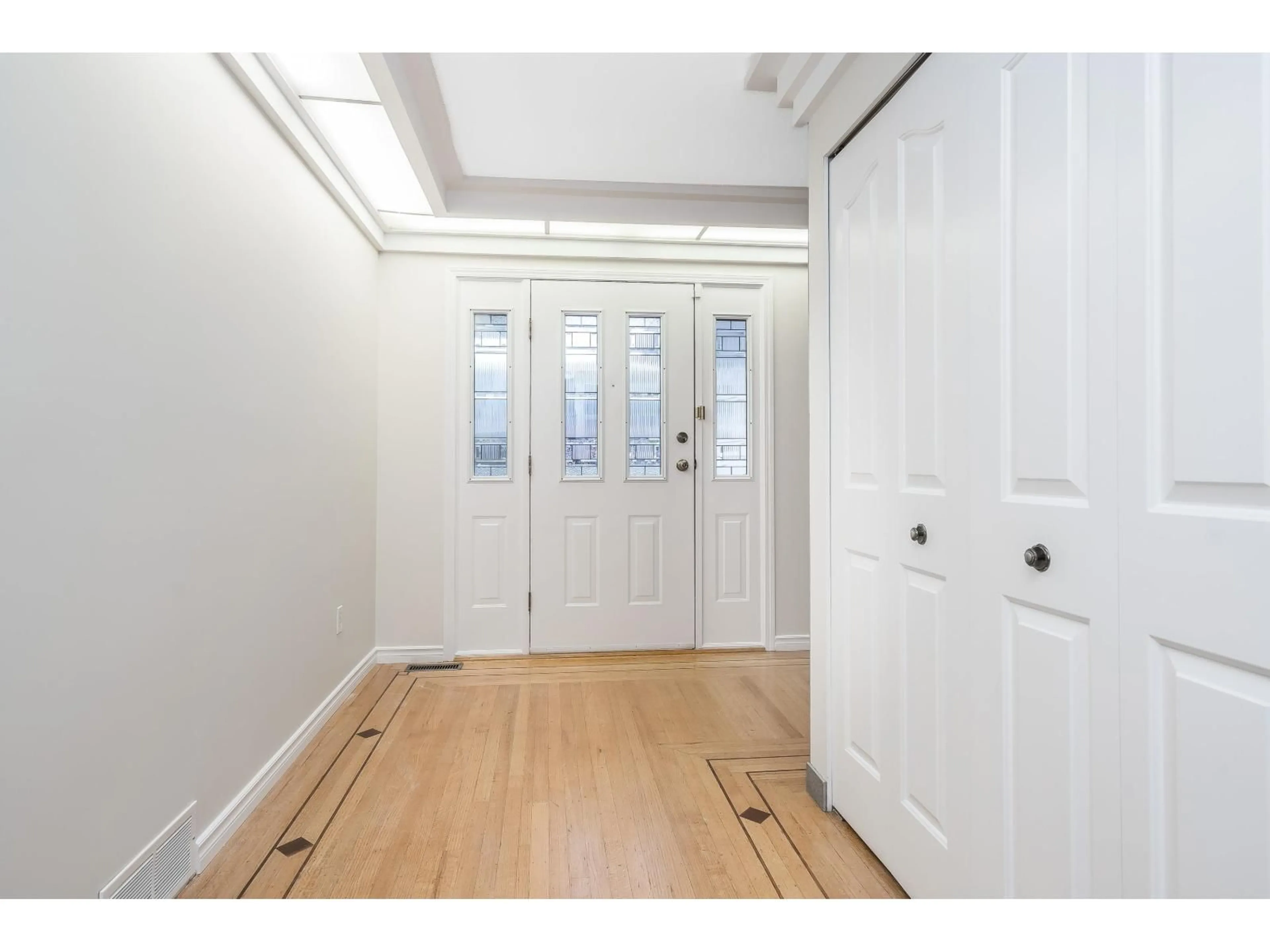 Indoor entryway for 9148 160A STREET, Surrey British Columbia V4N3E4