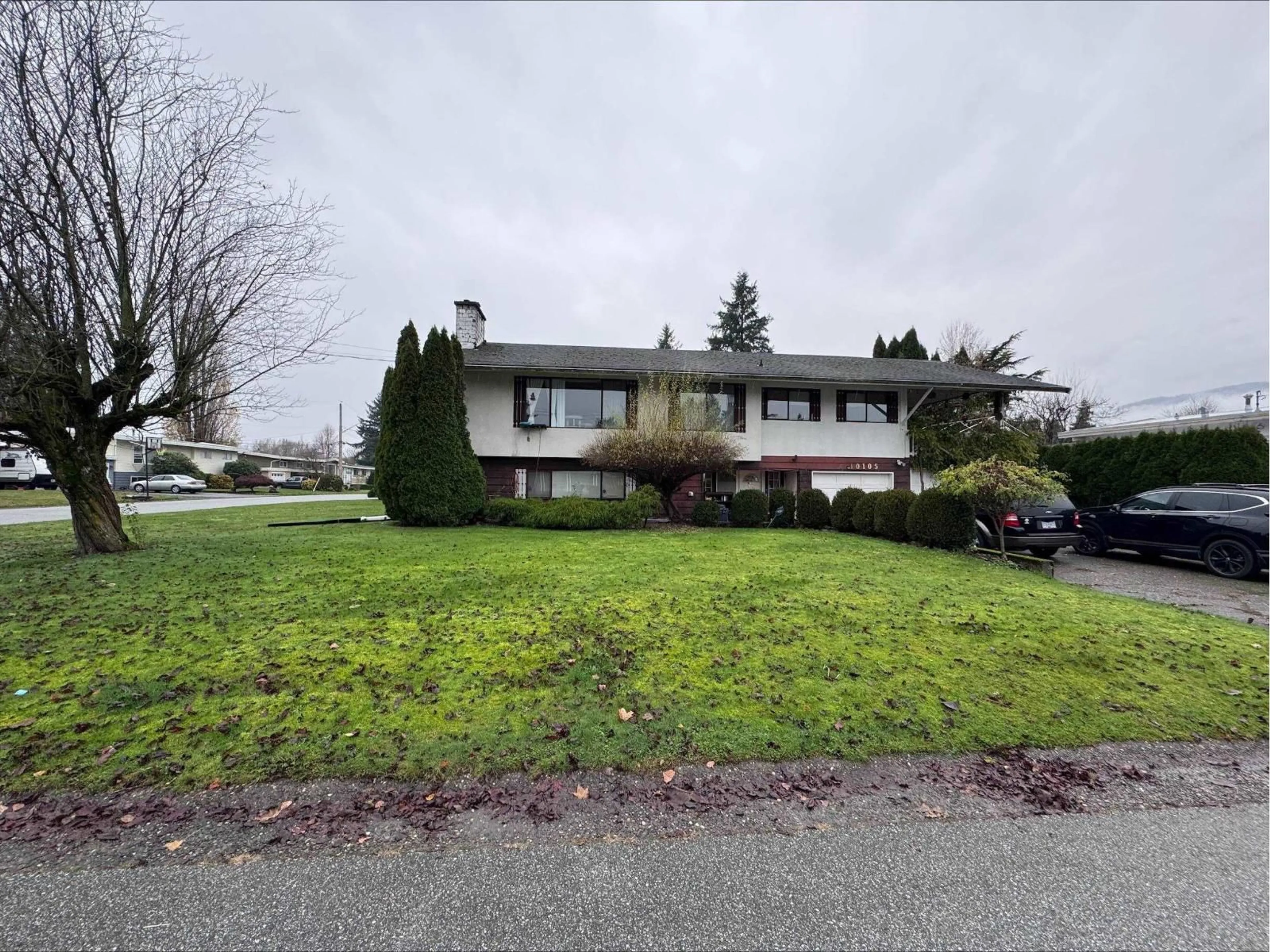 A pic from outside/outdoor area/front of a property/back of a property/a pic from drone, street for 10105 BONAVISTA STREET, Chilliwack British Columbia V2P5C2