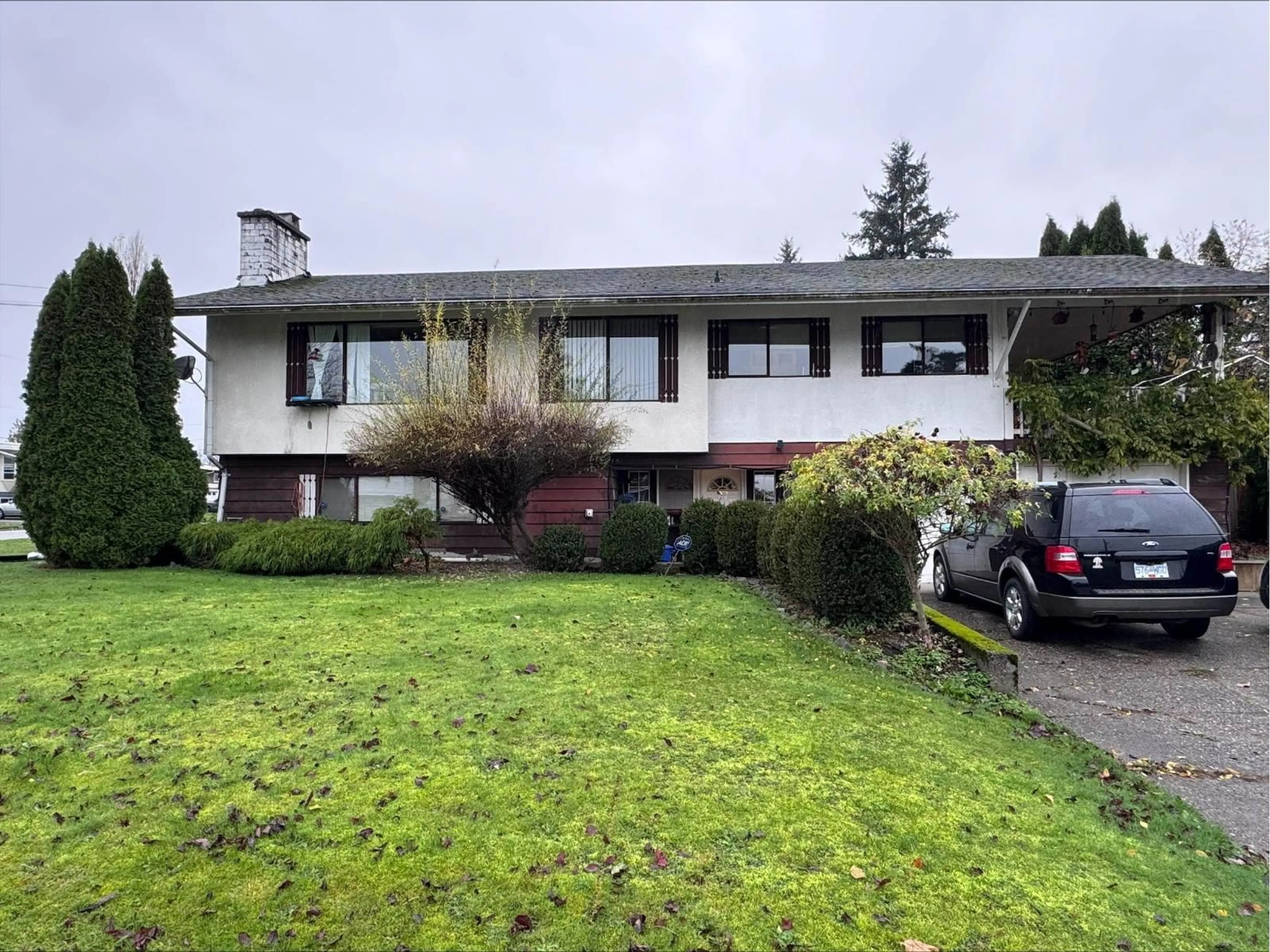 A pic from outside/outdoor area/front of a property/back of a property/a pic from drone, street for 10105 BONAVISTA STREET, Chilliwack British Columbia V2P5C2