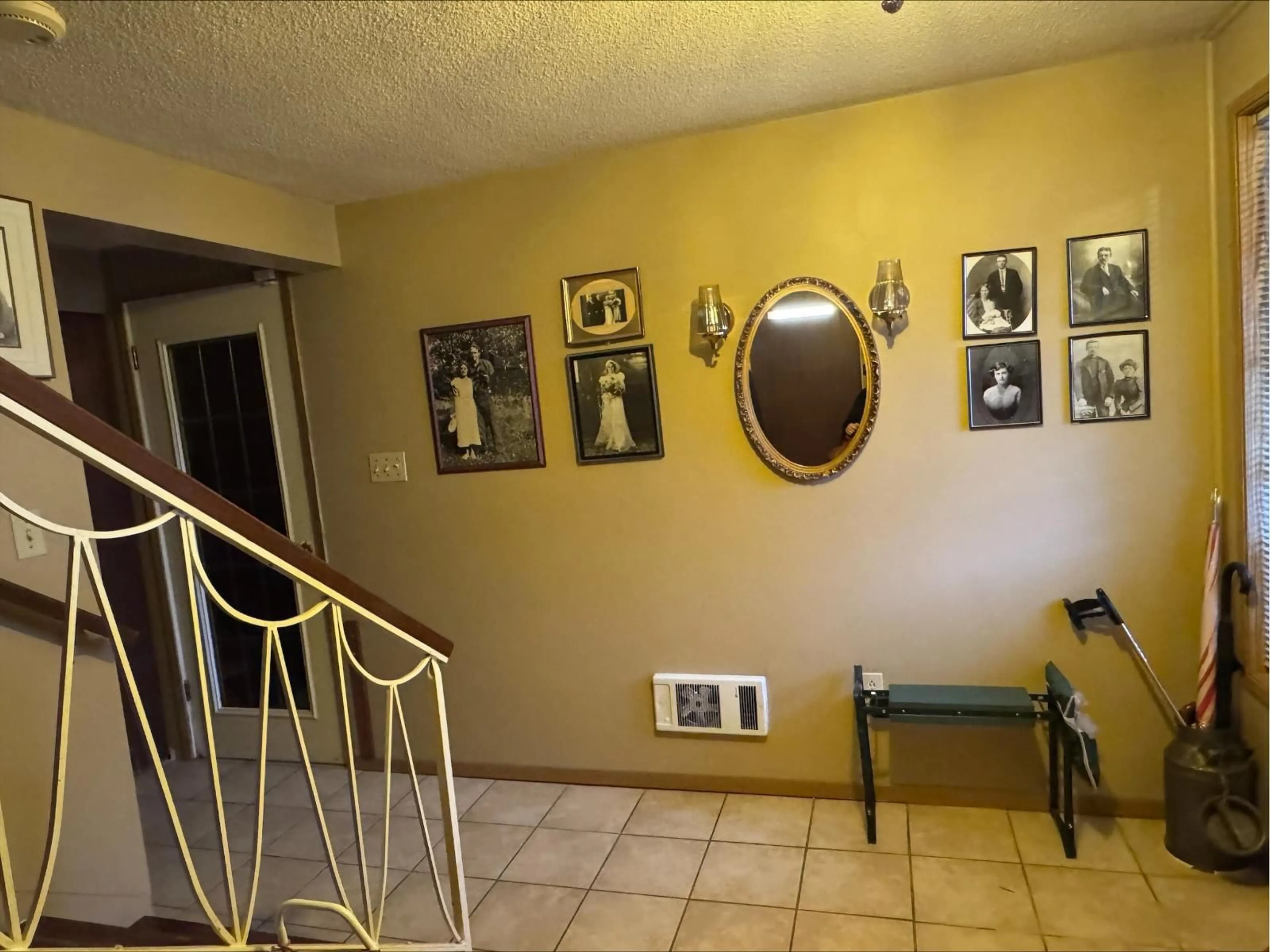 Indoor foyer for 10105 BONAVISTA STREET, Chilliwack British Columbia V2P5C2