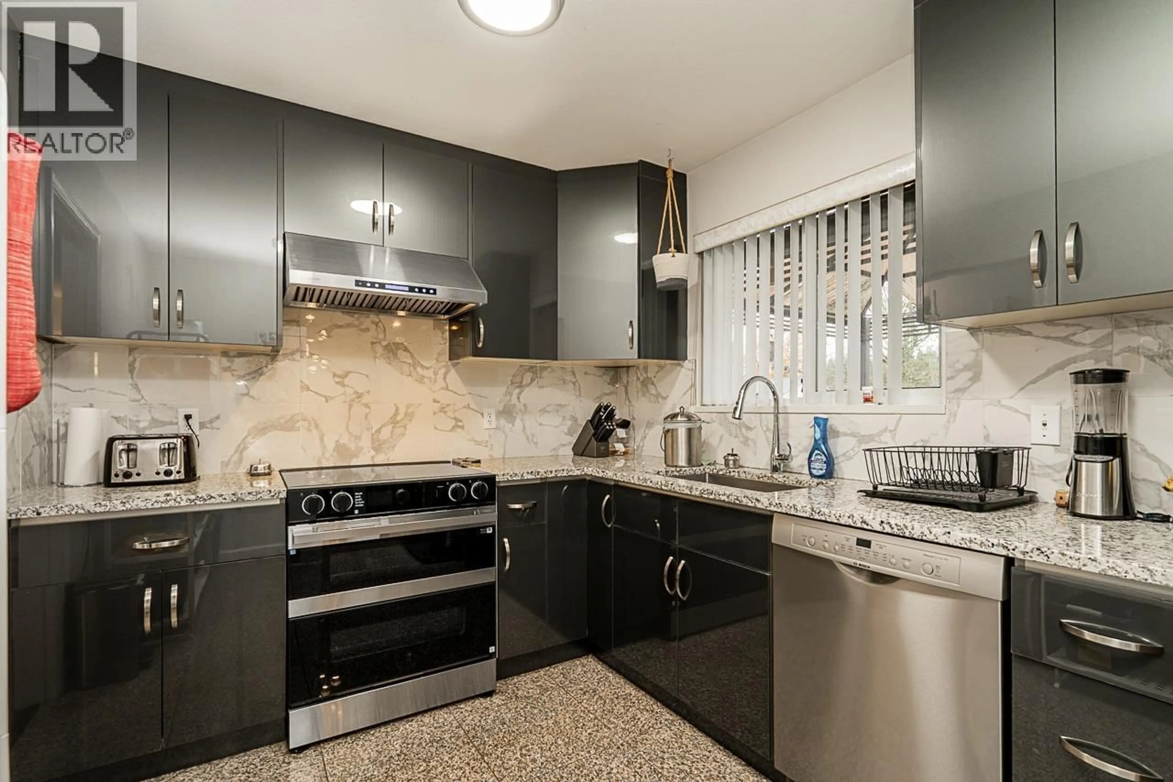 Unknown for 467 FADER STREET, New Westminster British Columbia V3L3T2