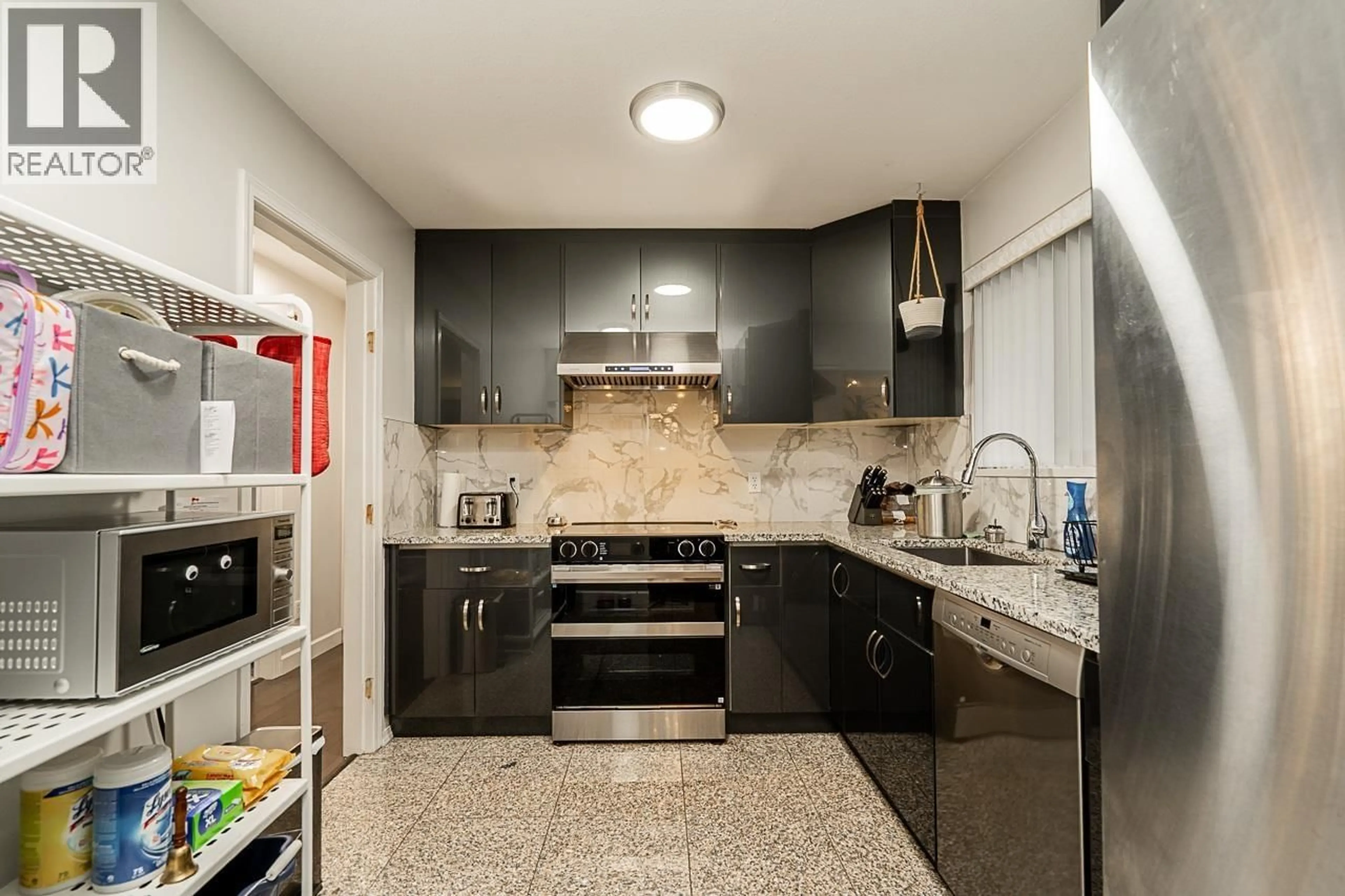 Contemporary kitchen, ceramic/tile floor for 467 FADER STREET, New Westminster British Columbia V3L3T2