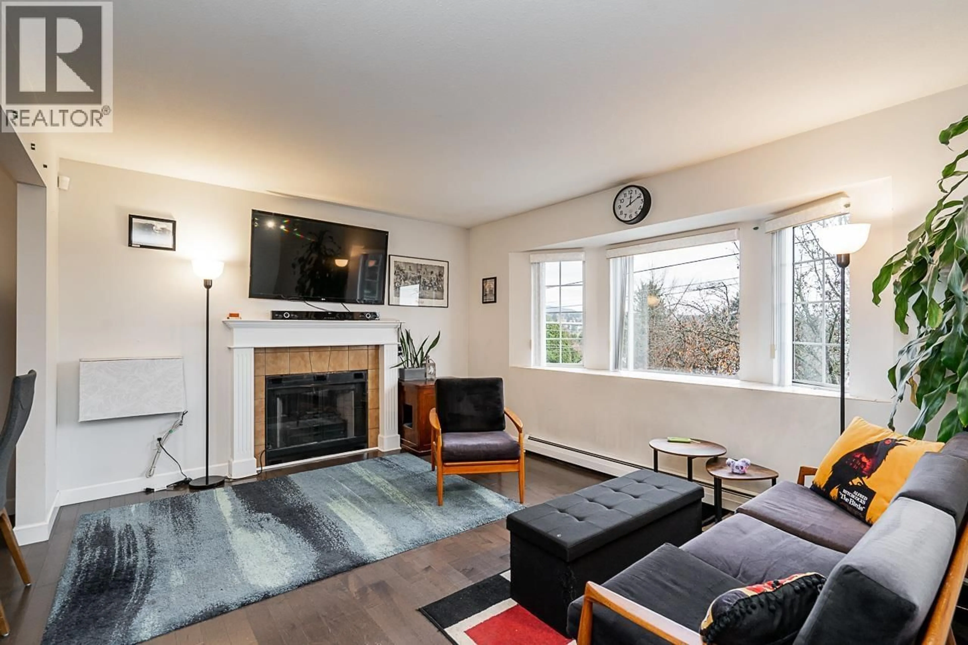 Living room with furniture, unknown for 467 FADER STREET, New Westminster British Columbia V3L3T2