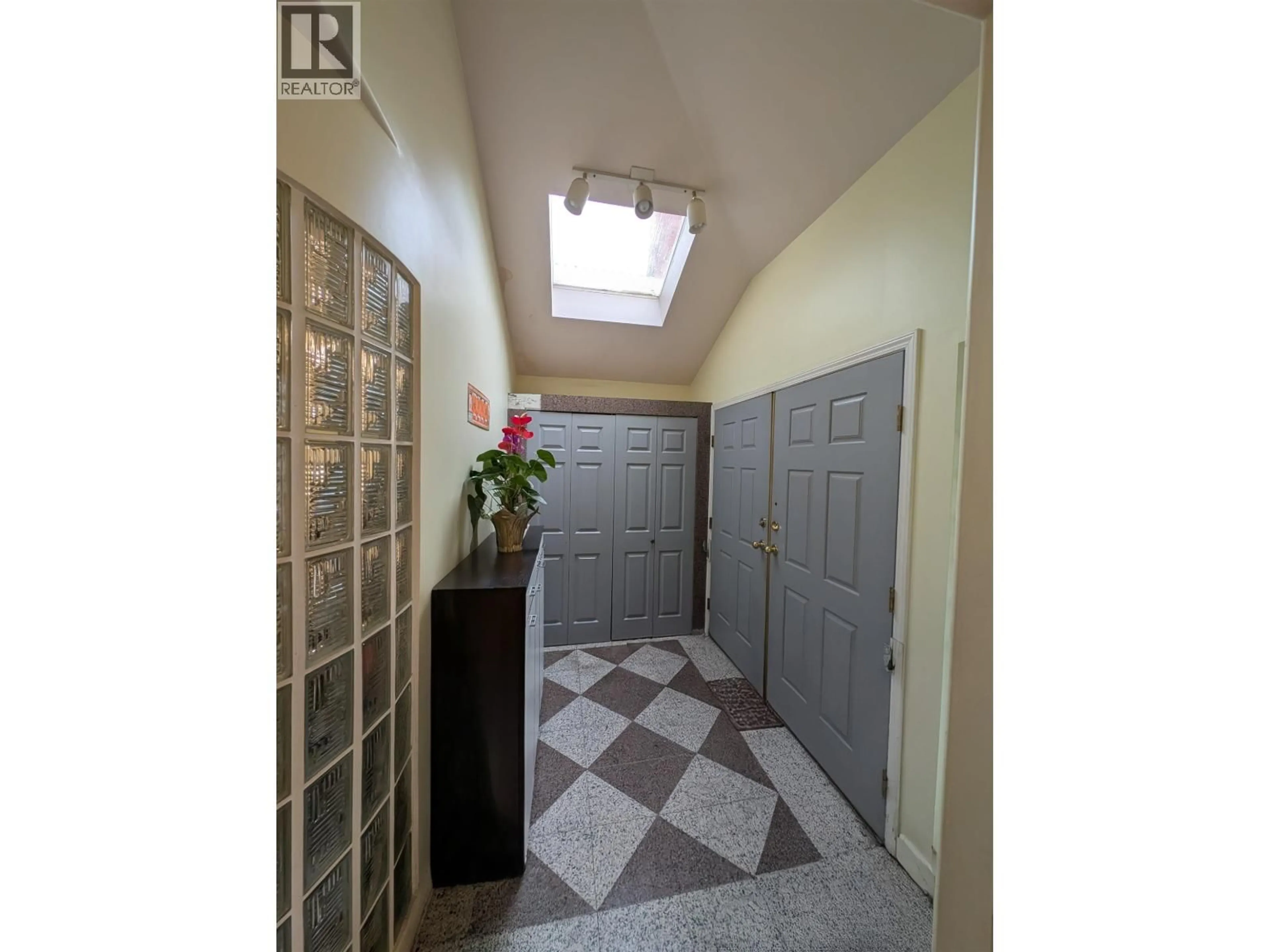 Unknown for 2935 17TH AVENUE, Vancouver British Columbia V5M2N4