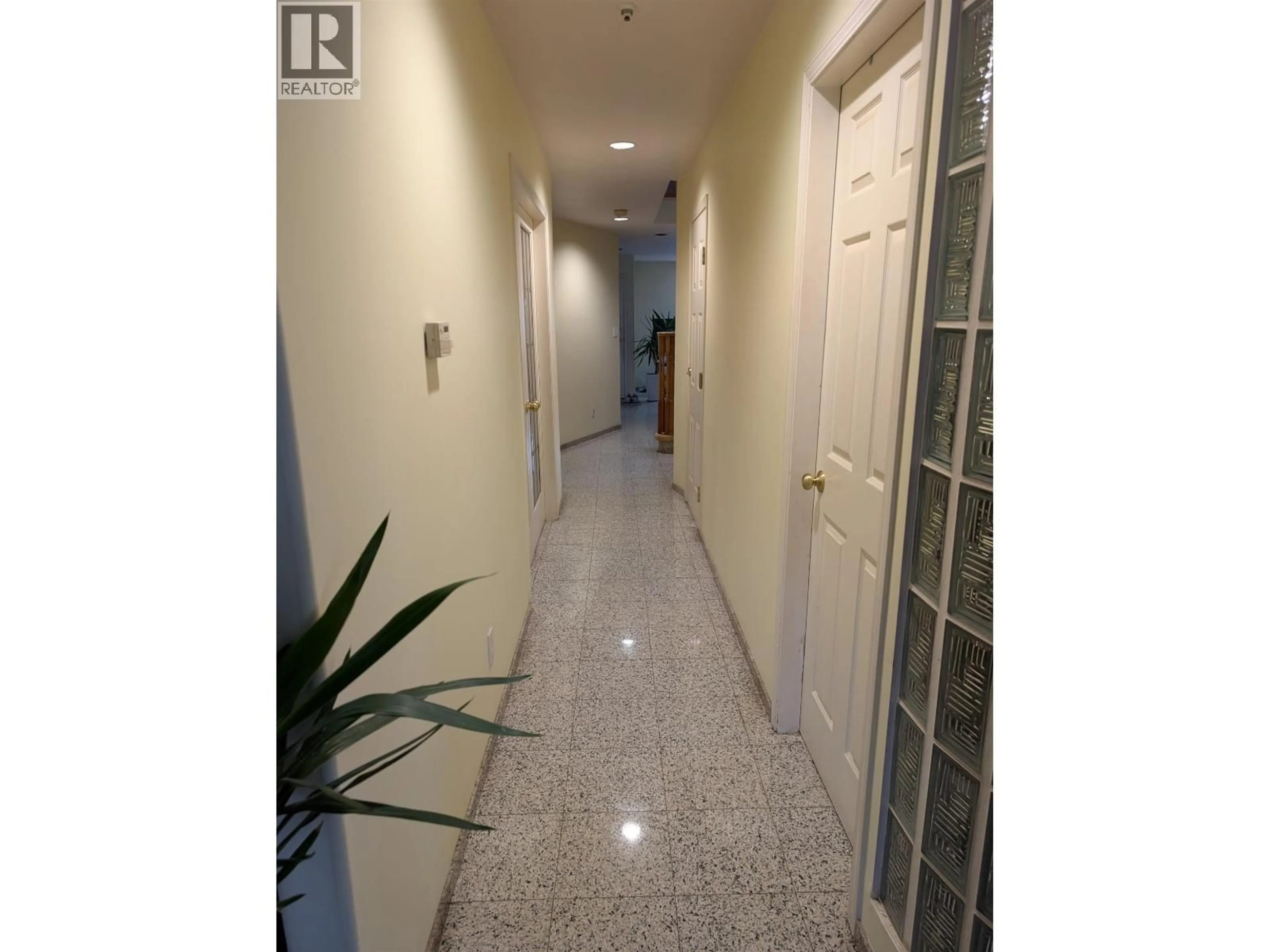 Indoor foyer for 2935 17TH AVENUE, Vancouver British Columbia V5M2N4