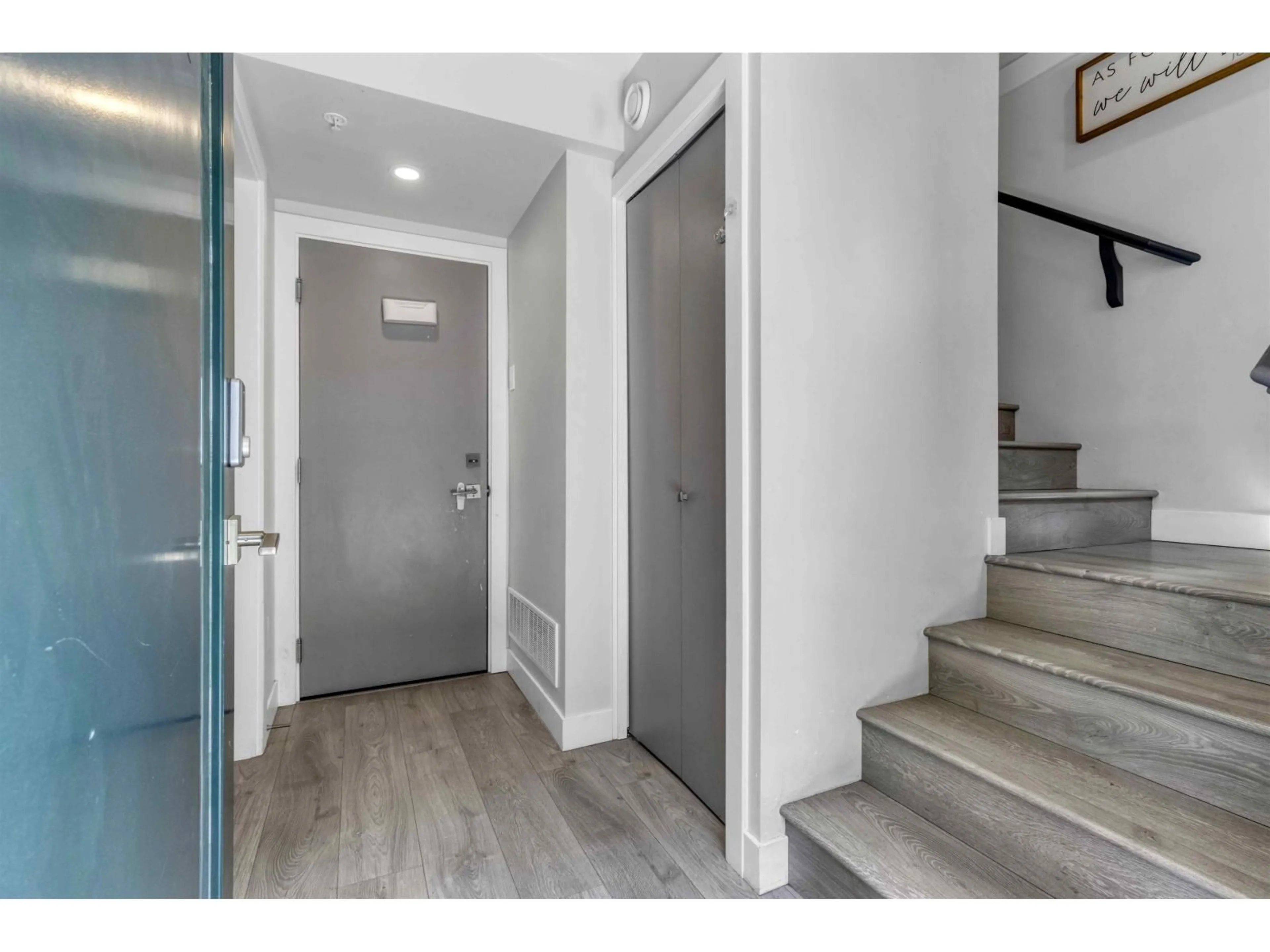 Indoor entryway for 183 - 46150 THOMAS ROAD, Chilliwack British Columbia V2R6B3