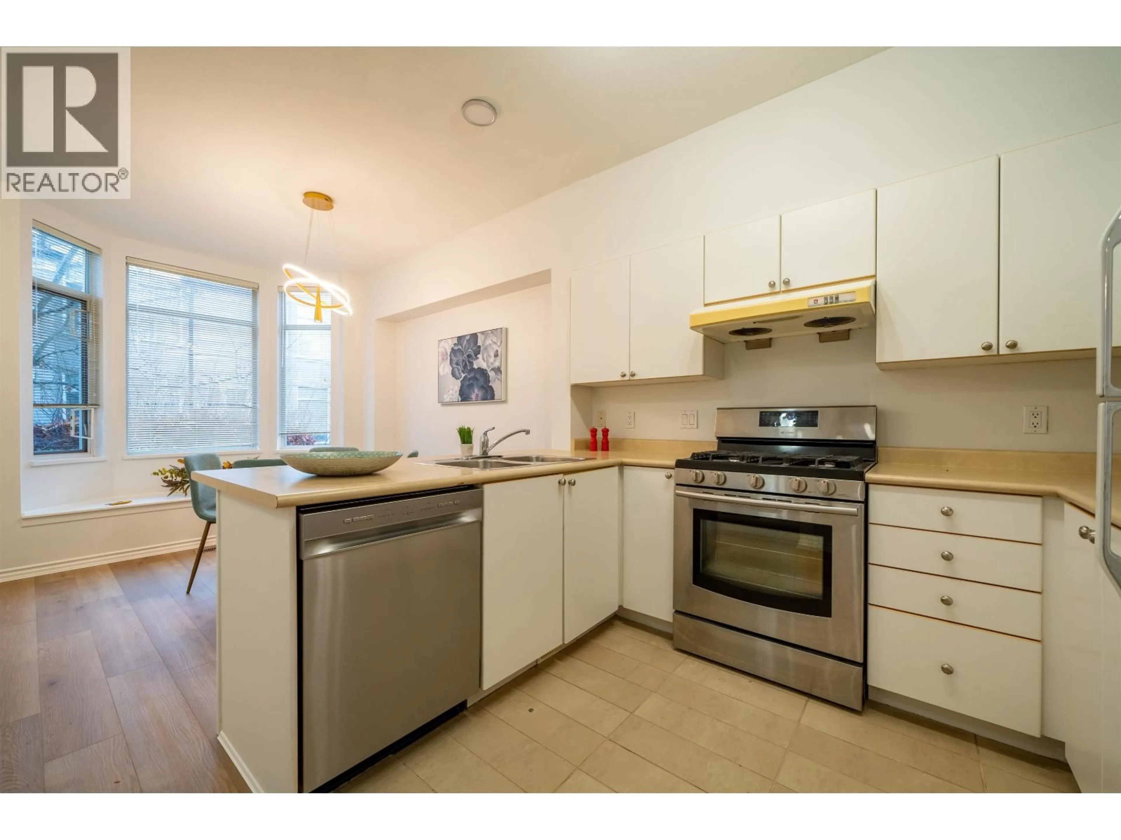 Standard kitchen, unknown for 30 - 6179 NO. 1 ROAD, Richmond British Columbia V7C1T4