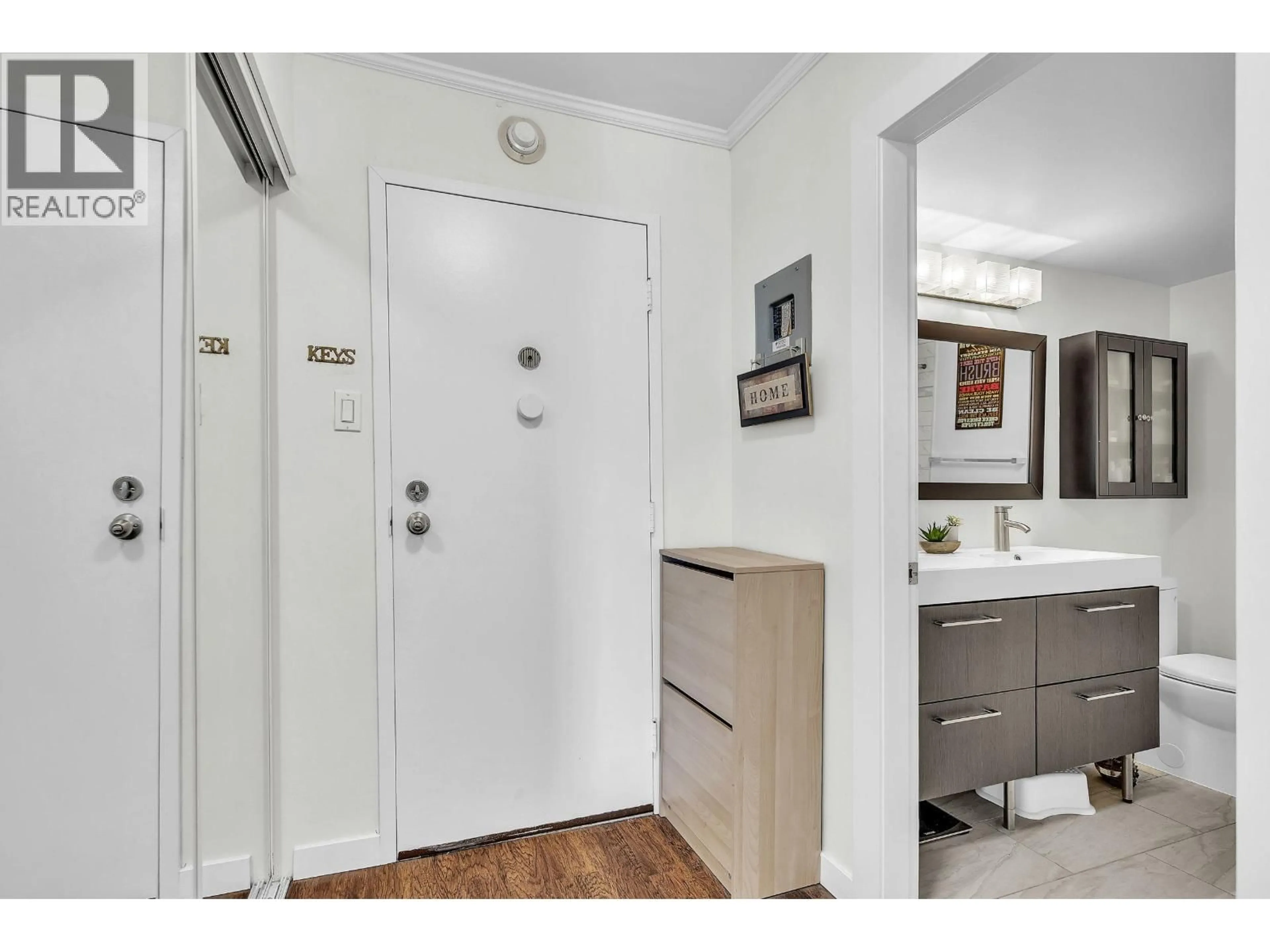 Indoor entryway for 1606 - 9280 SALISH COURT, Burnaby British Columbia V3J7J8