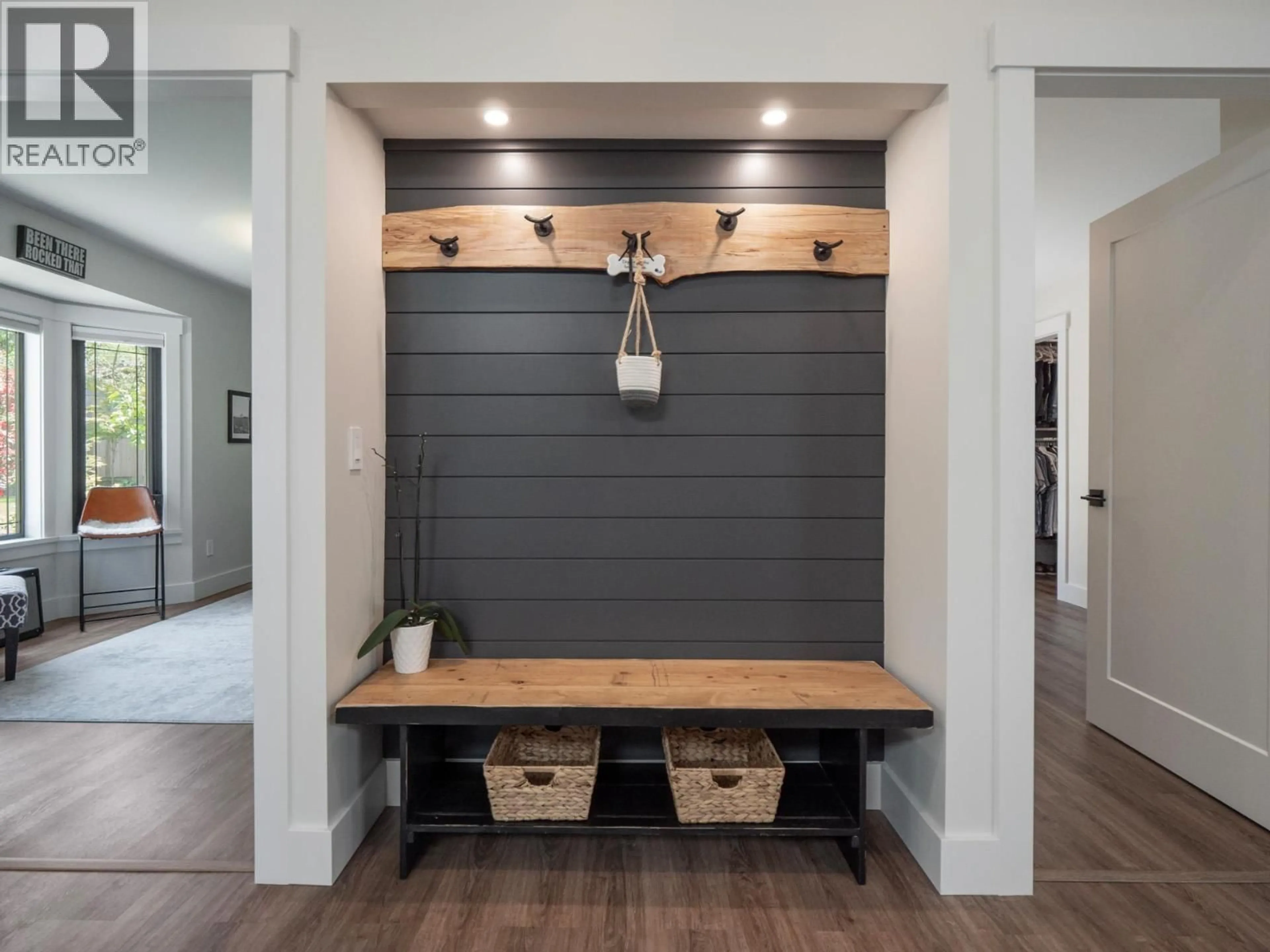 Indoor entryway for 655 DOUGALL ROAD, Gibsons British Columbia V0N1V8