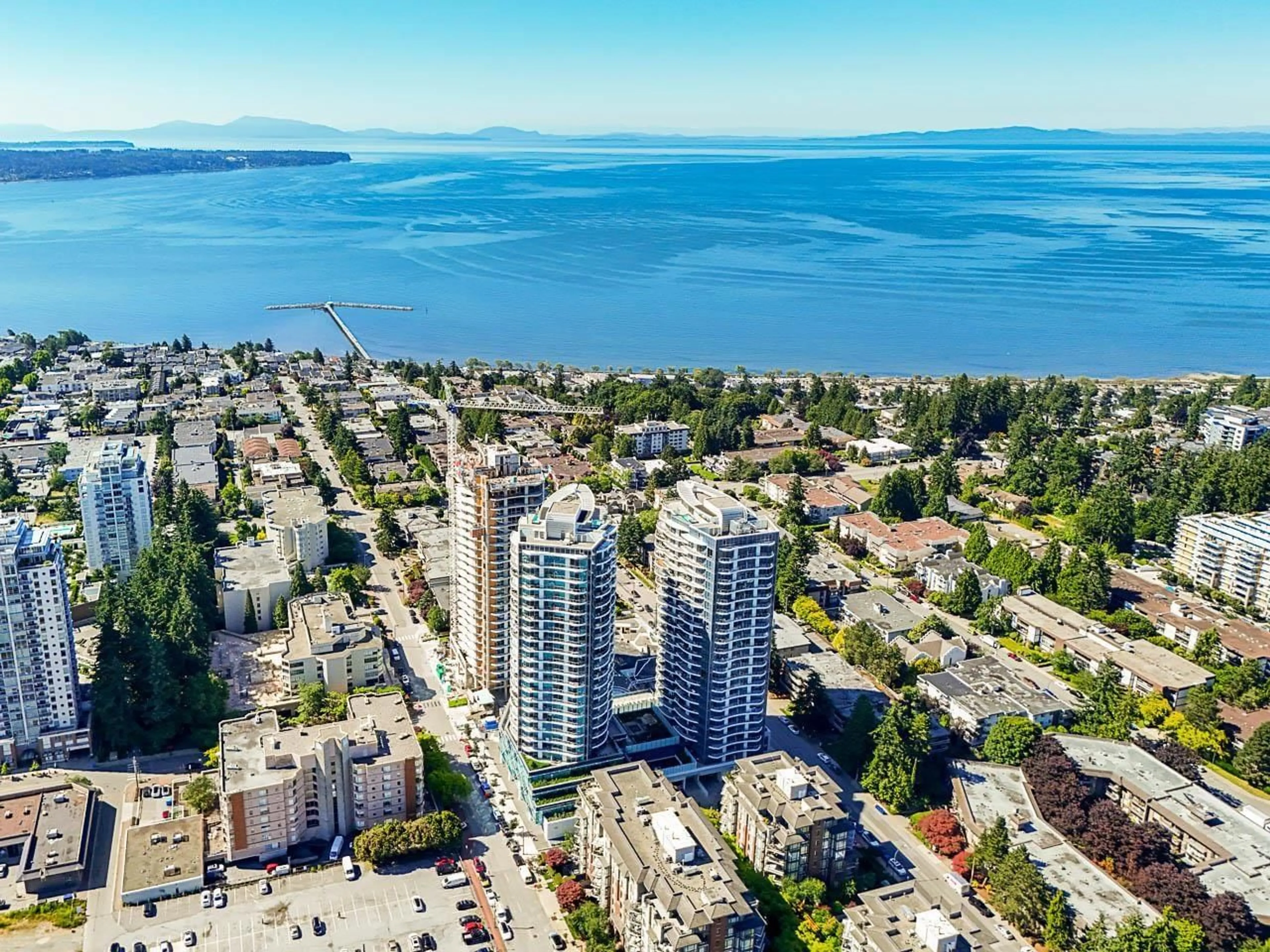 A pic from outside/outdoor area/front of a property/back of a property/a pic from drone, unknown for 1805 - 1500 MARTIN STREET, White Rock British Columbia V4B0C2