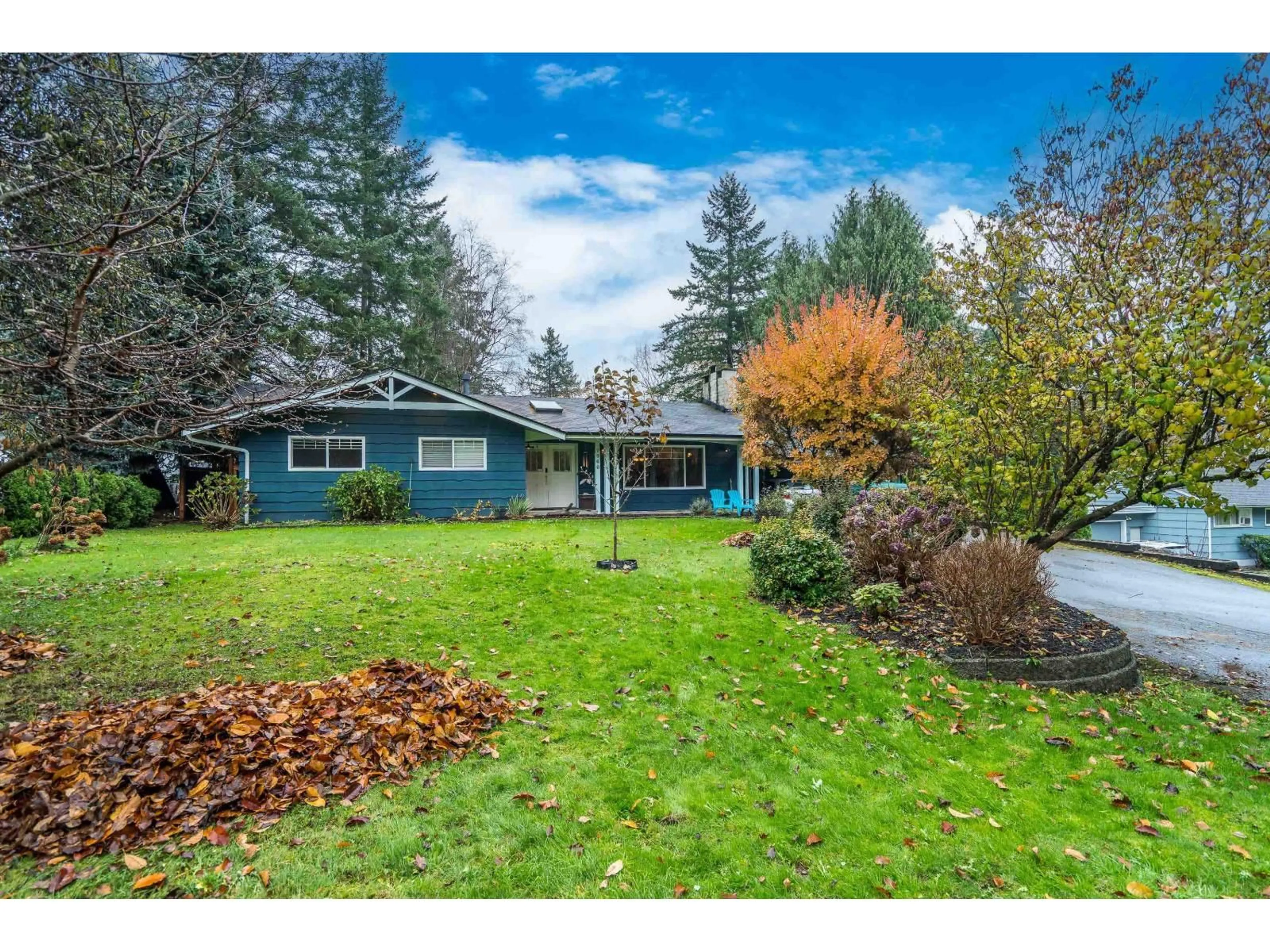 A pic from outside/outdoor area/front of a property/back of a property/a pic from drone, street for 7940 TAULBUT STREET, Mission British Columbia V2V3W7