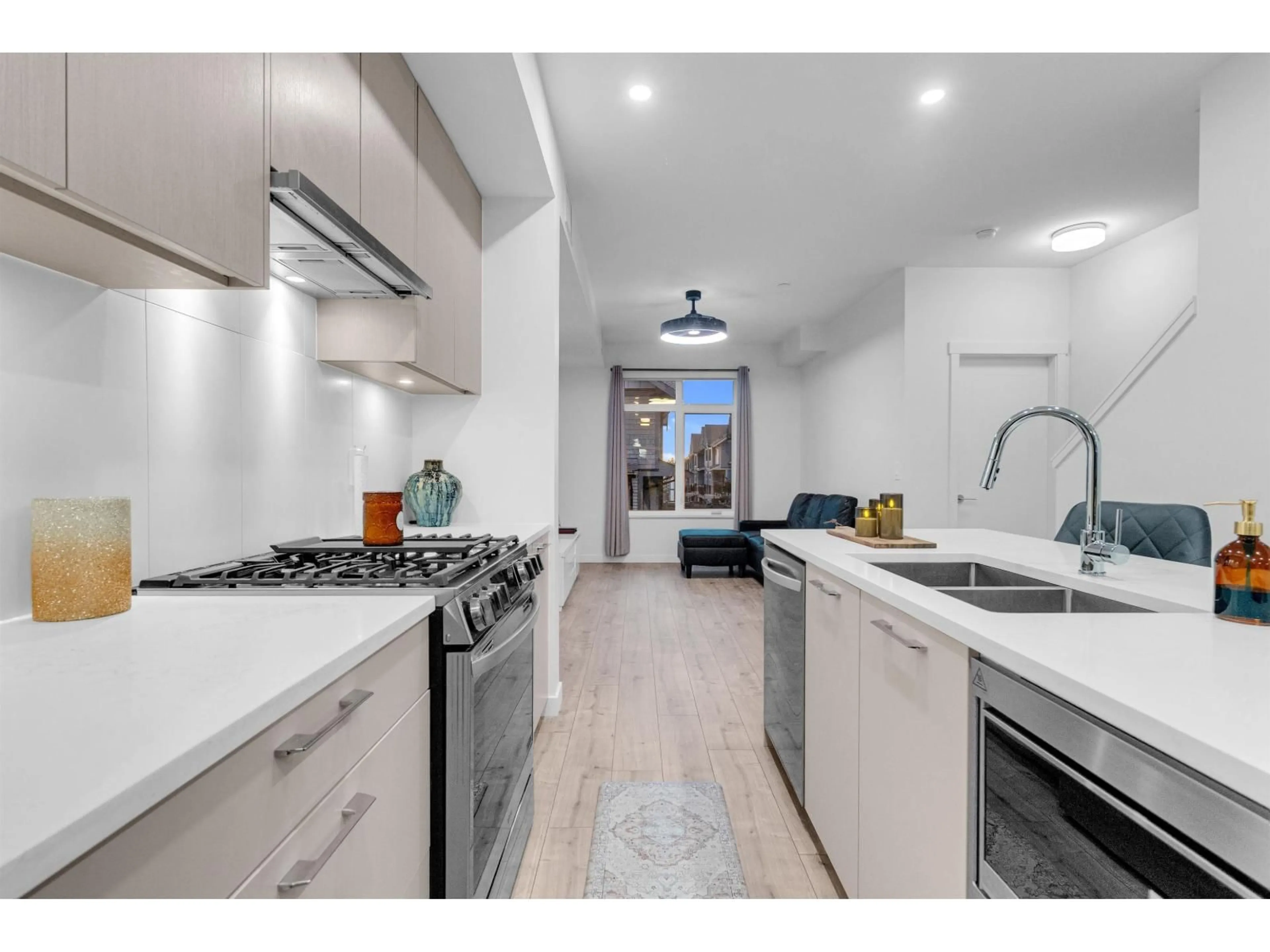 Open concept kitchen, ceramic/tile floor for 226 - 6951 204 STREET, Langley British Columbia V2Y3W4