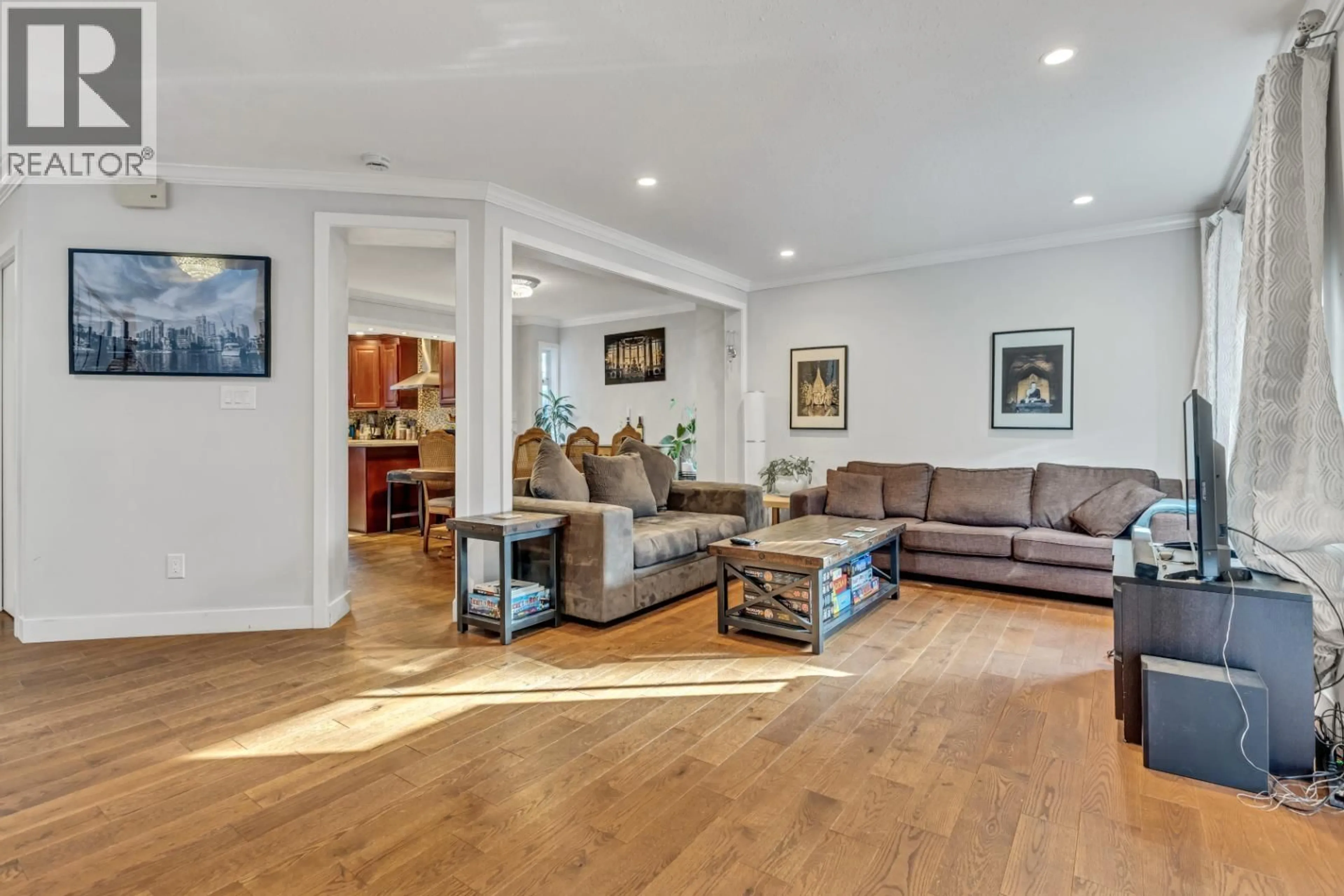 Living room with furniture, wood/laminate floor for 5853 GROUSEWOODS CRESCENT, North Vancouver British Columbia V7R4V3