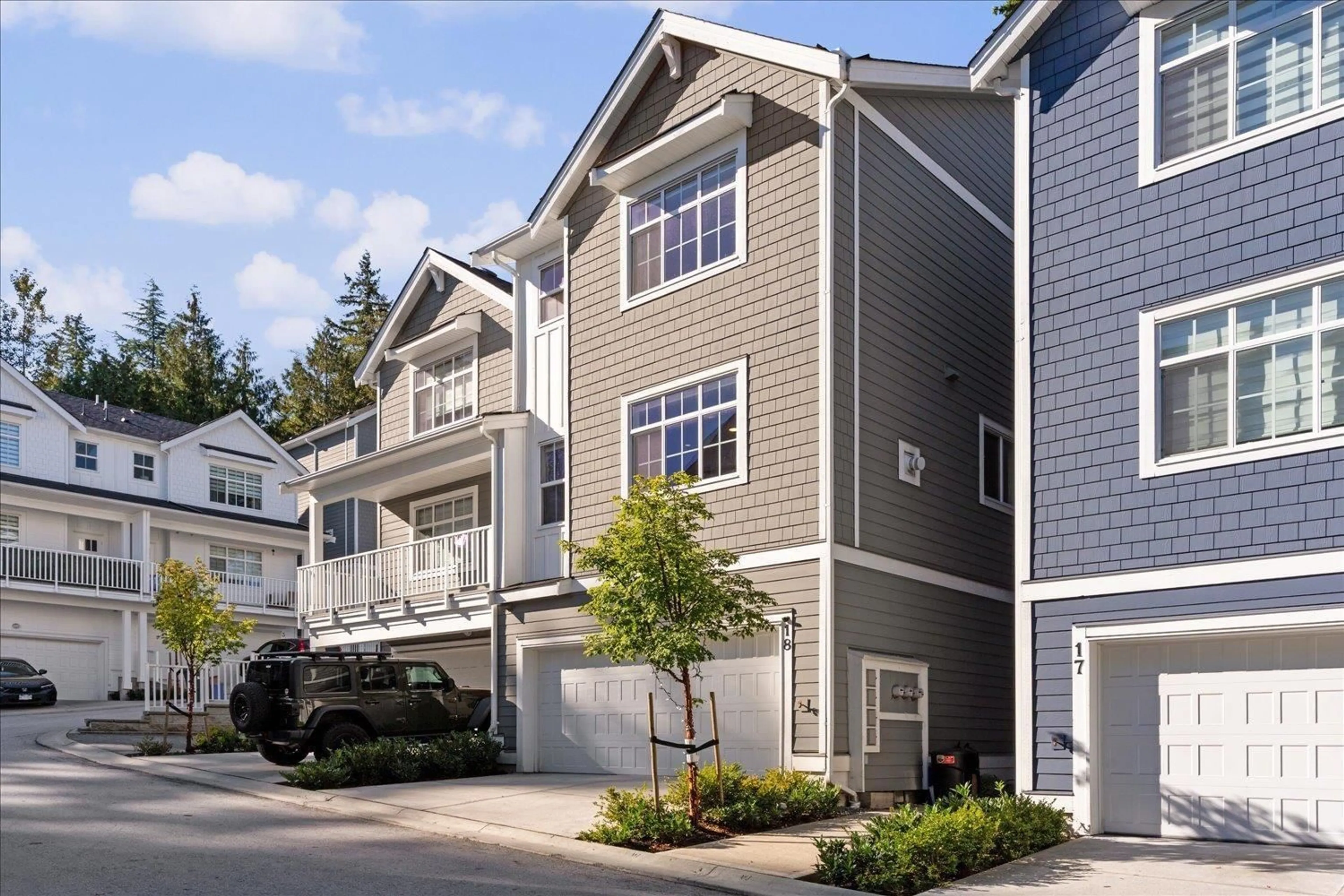 Home with vinyl exterior material, street for 18 - 9762 182A STREET, Surrey British Columbia V4N6W5