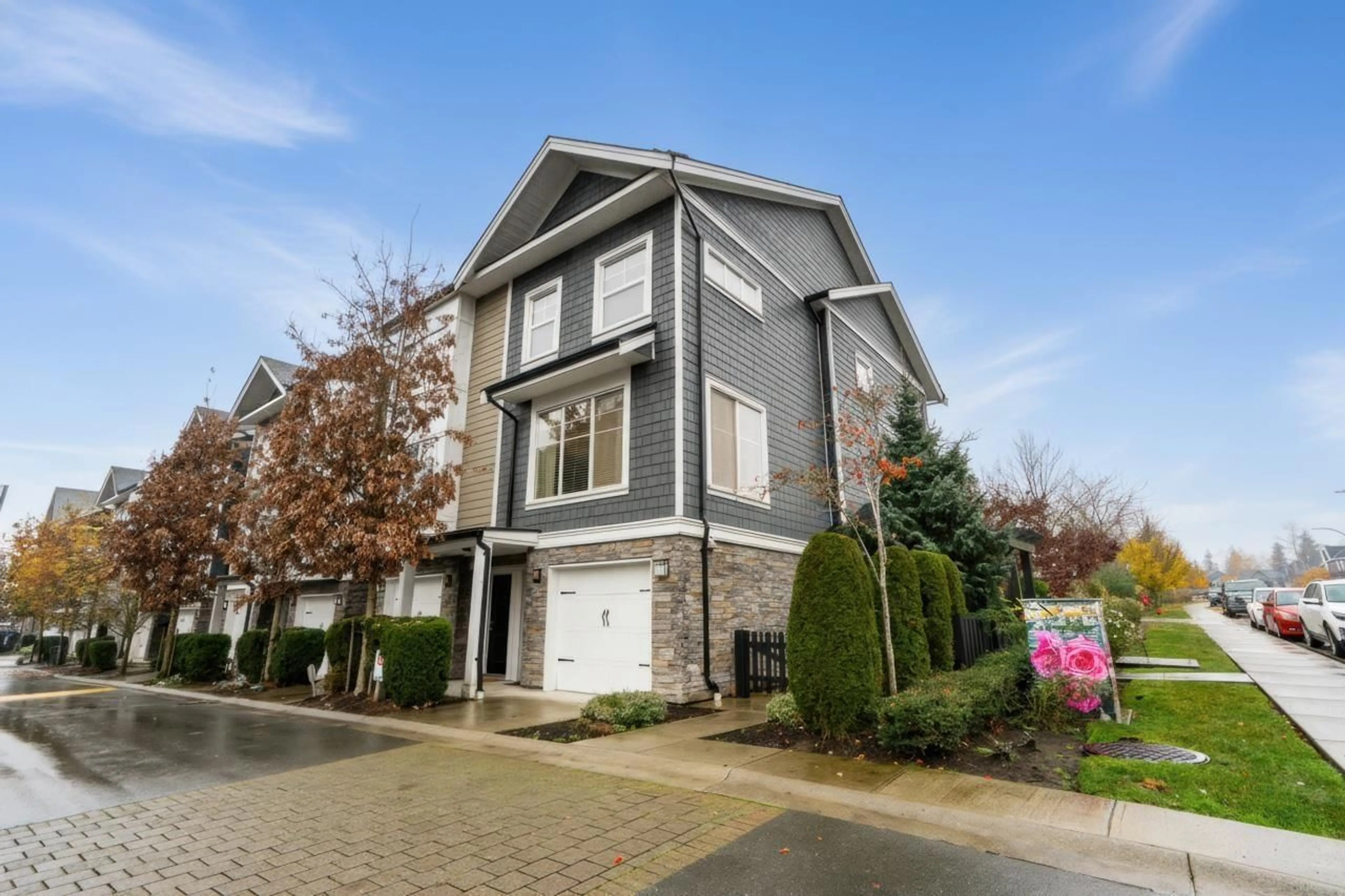 Home with vinyl exterior material, street for 36 - 21150 76A AVENUE, Langley British Columbia V2Y0V9