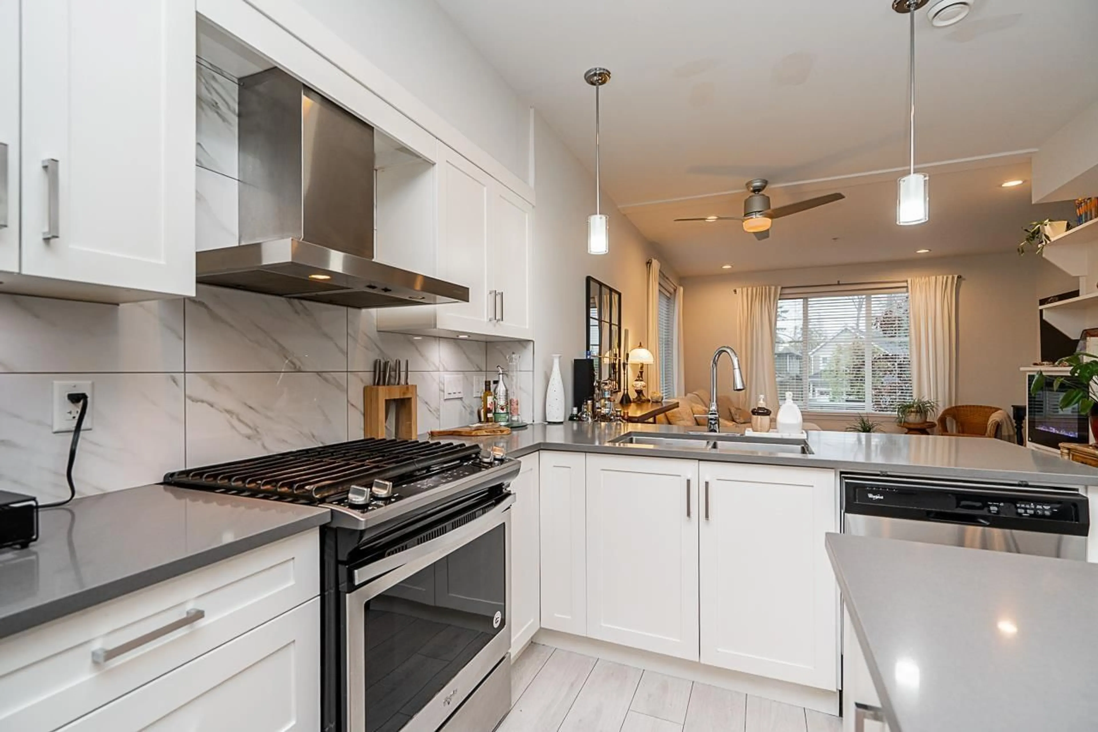 Open concept kitchen, ceramic/tile floor for 36 - 21150 76A AVENUE, Langley British Columbia V2Y0V9