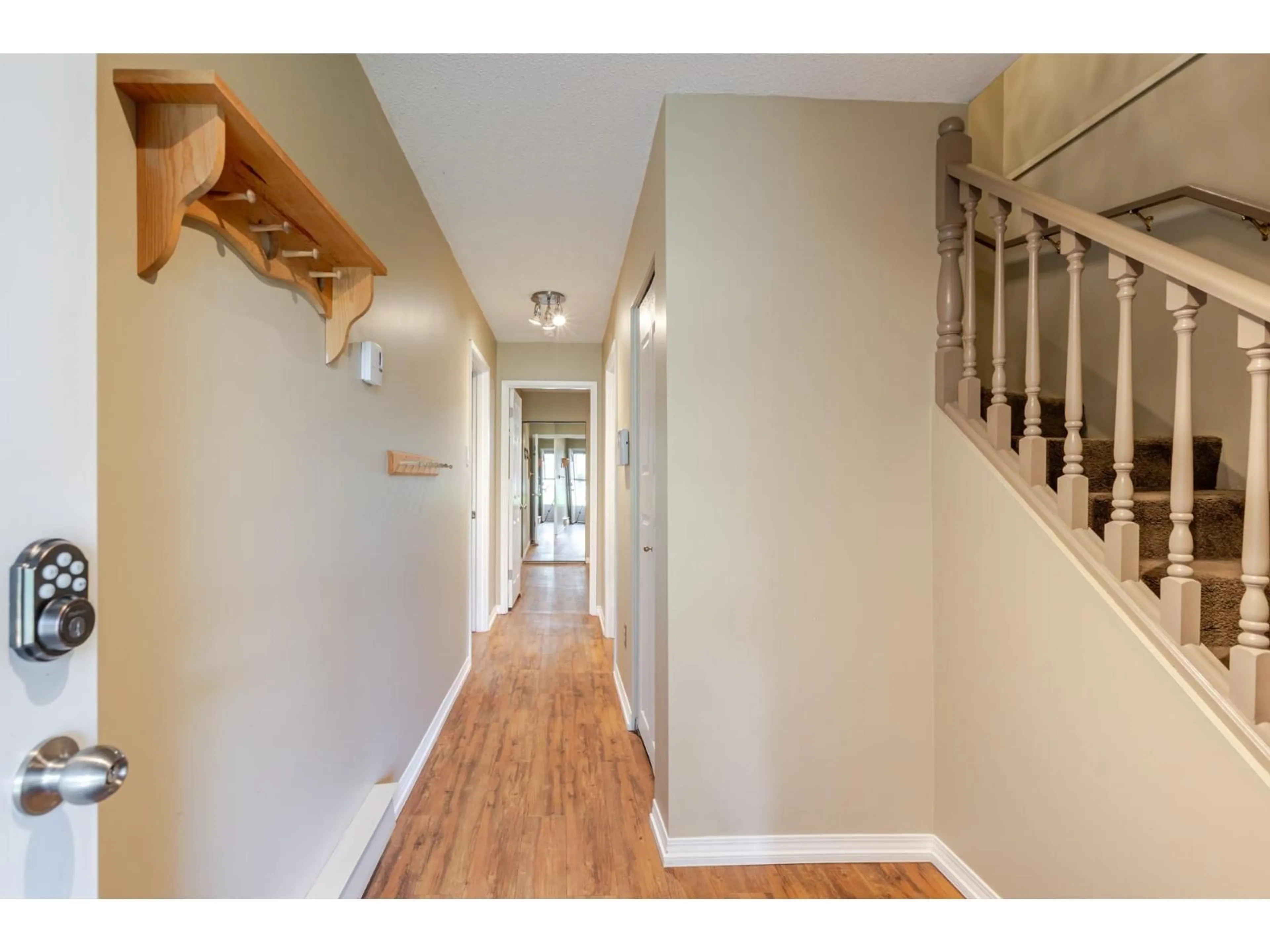 Indoor entryway for 240 DAVIS CRESCENT, Langley British Columbia V4W3K7