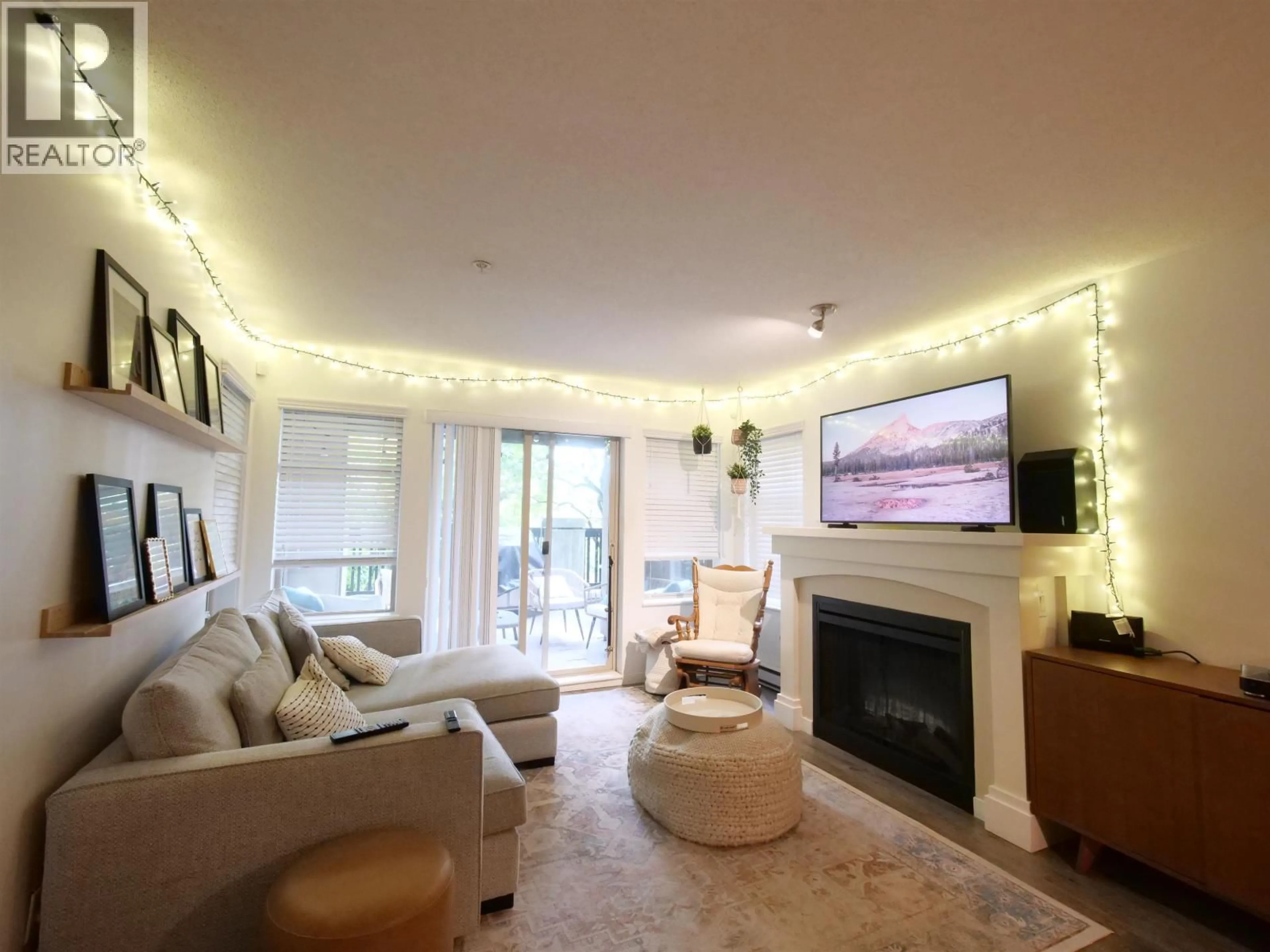 Living room with furniture, unknown for 109 - 2998 SILVER SPRINGS BOULEVARD, Coquitlam British Columbia V3E3R7