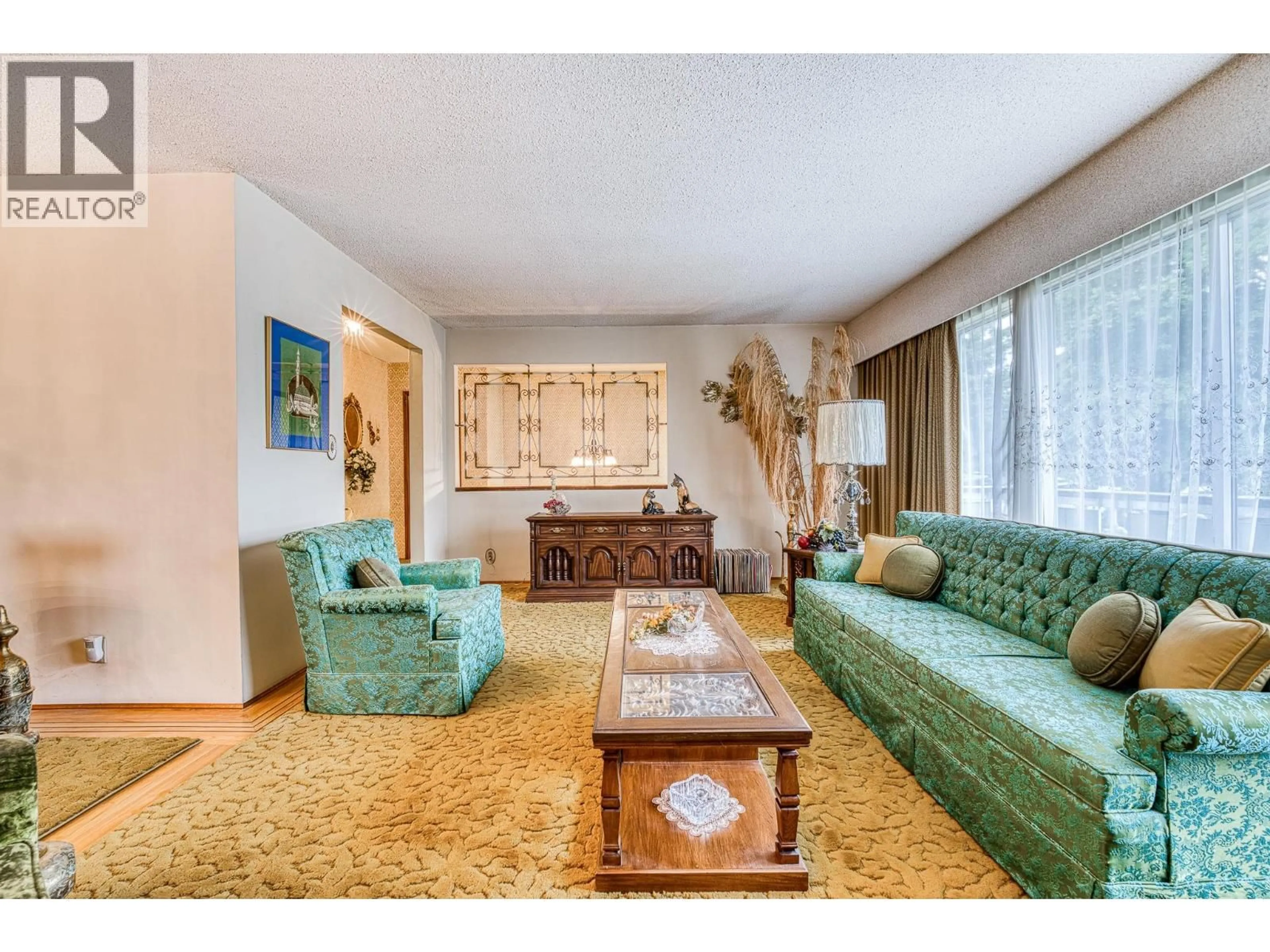 Living room with furniture, carpet floor for 896 56TH AVENUE, Vancouver British Columbia V5X1S2