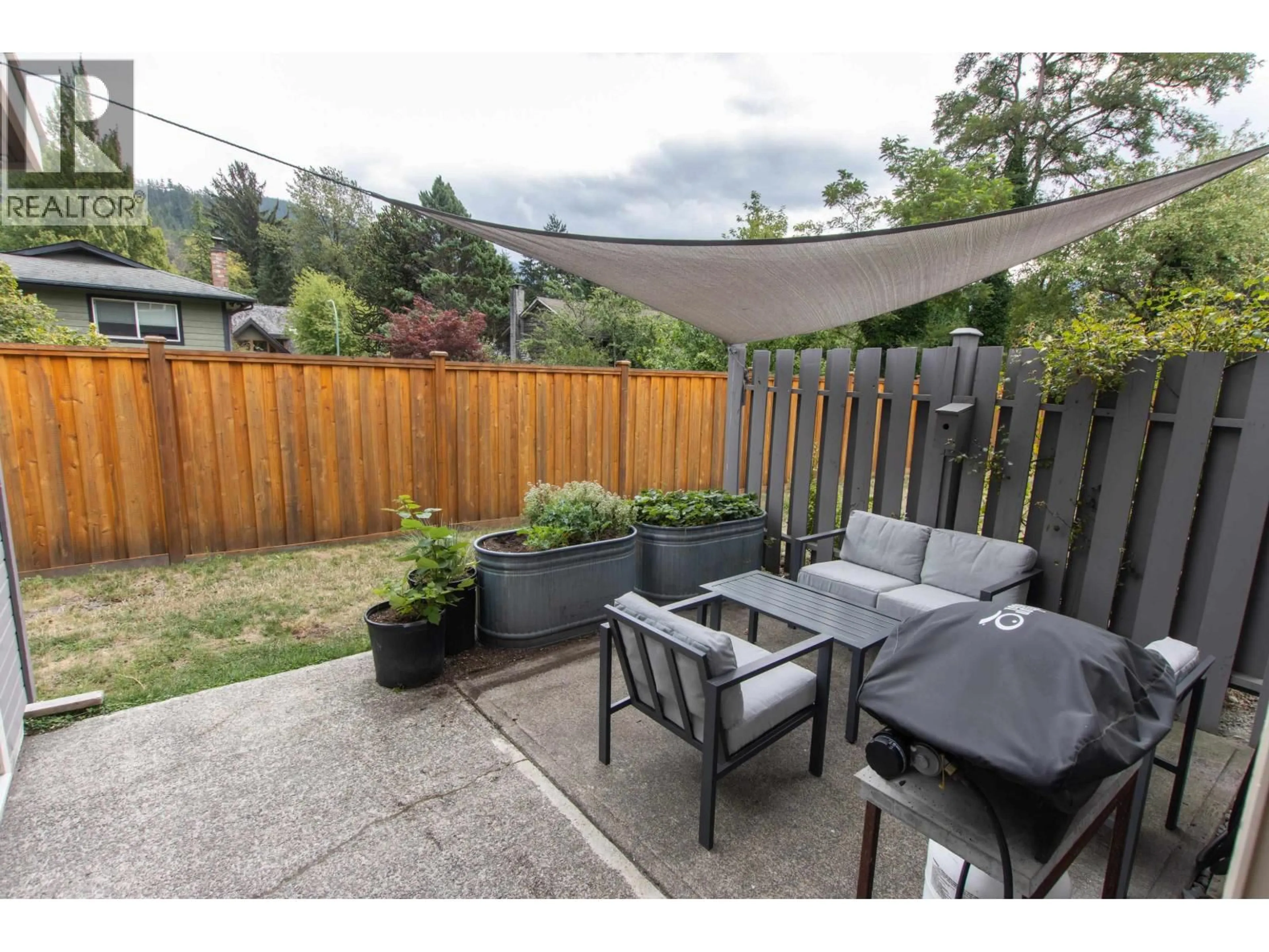 Patio, mountain view for 10 - 41450 GOVERNMENT ROAD, Brackendale British Columbia V0N1H0
