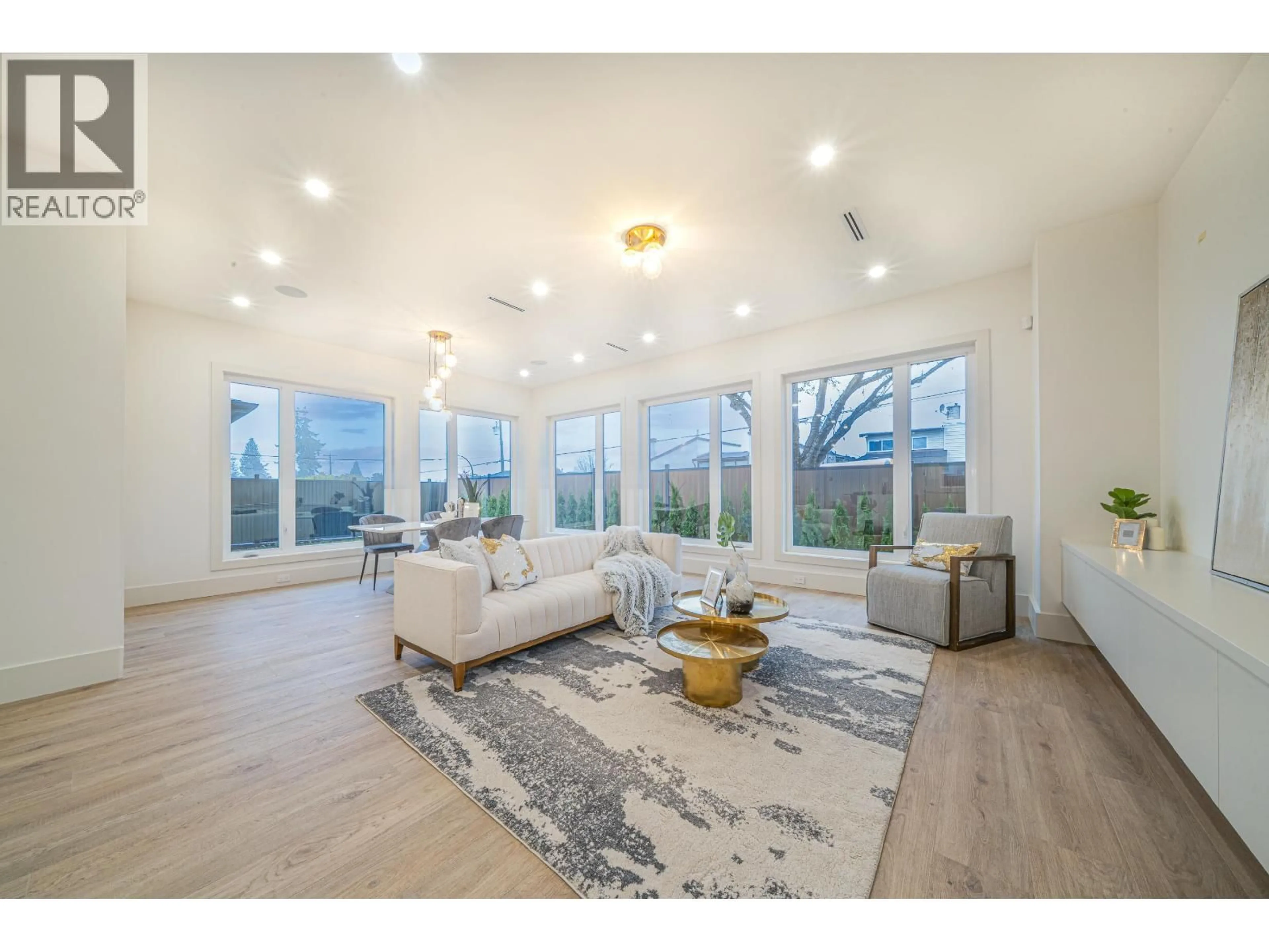 Living room with furniture, wood/laminate floor for 6708 WINCH STREET, Burnaby British Columbia V5B4K2