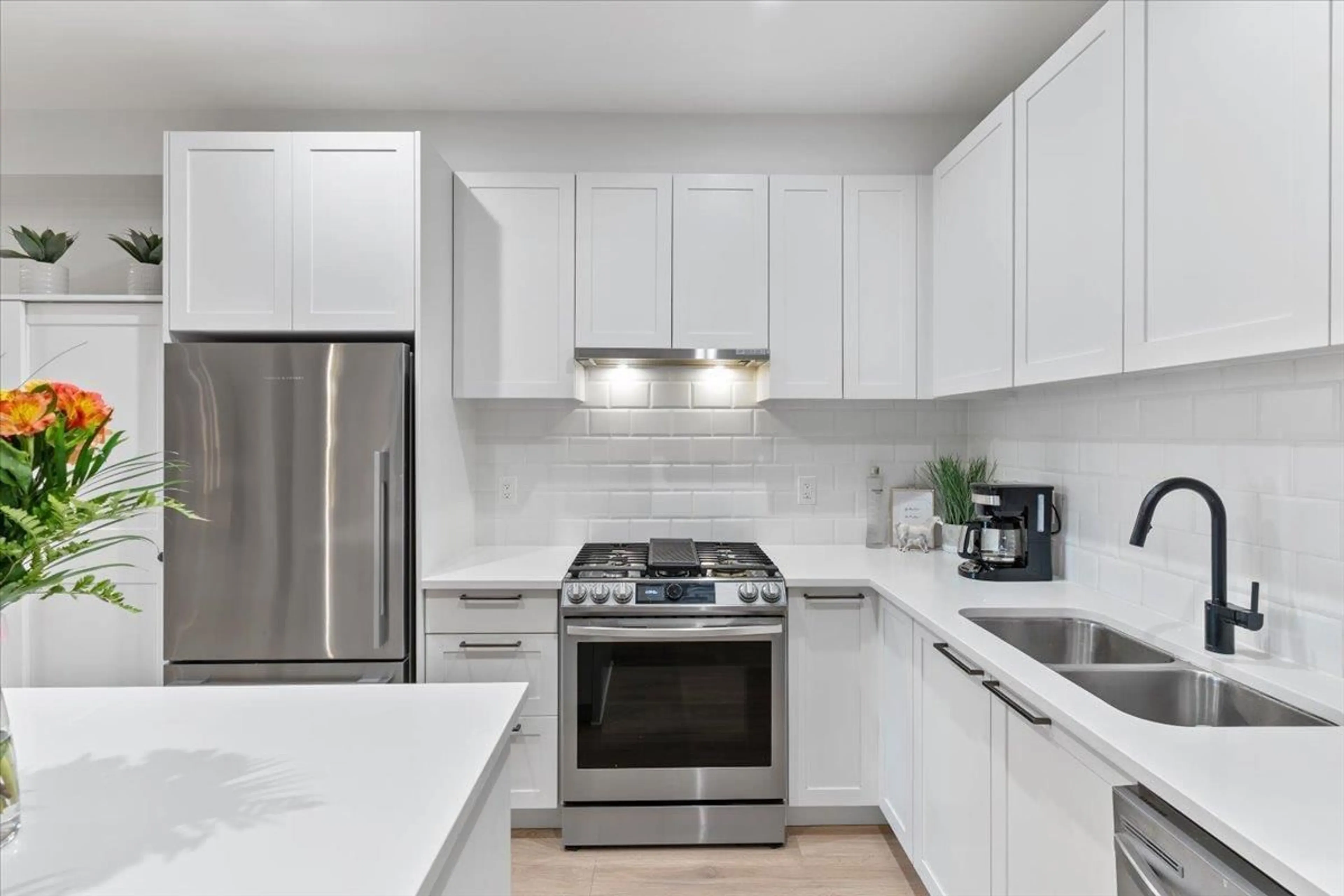 Contemporary kitchen, ceramic/tile floor for 309 - 5415 BRYDON CRESCENT, Langley British Columbia V3A0N4