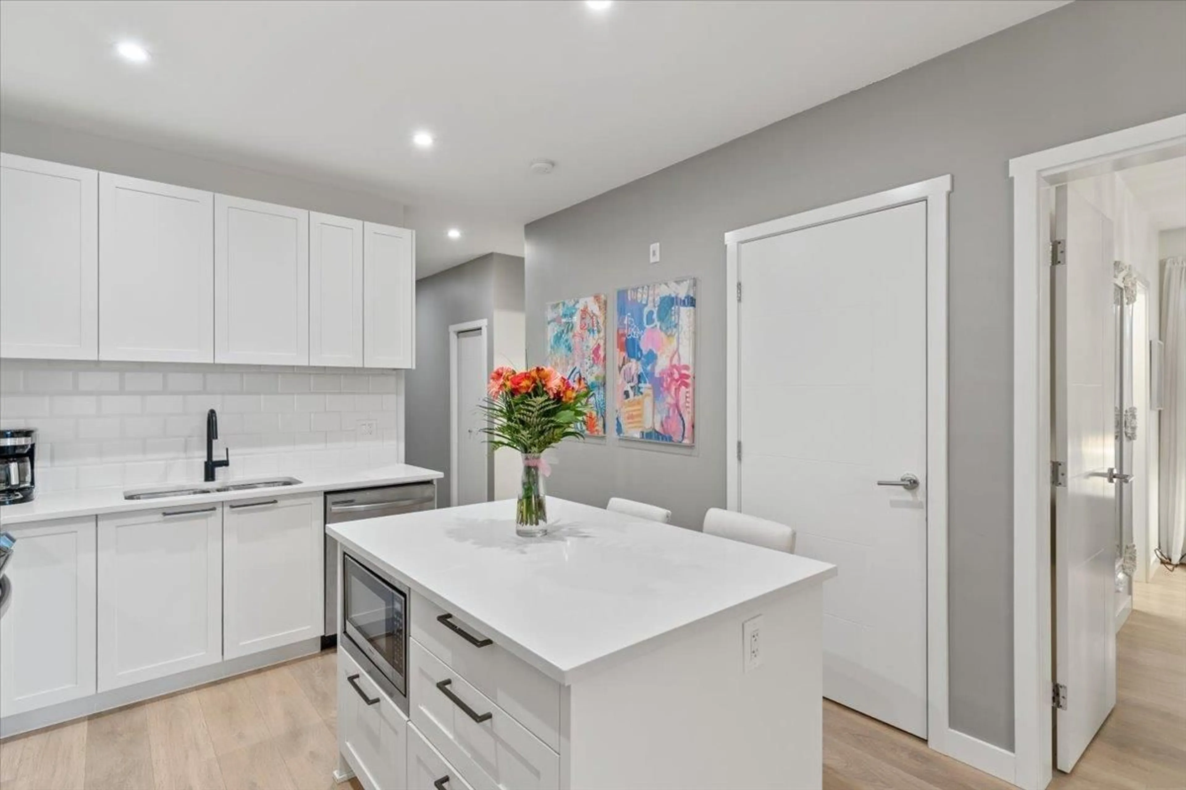 Contemporary kitchen, unknown for 309 - 5415 BRYDON CRESCENT, Langley British Columbia V3A0N4