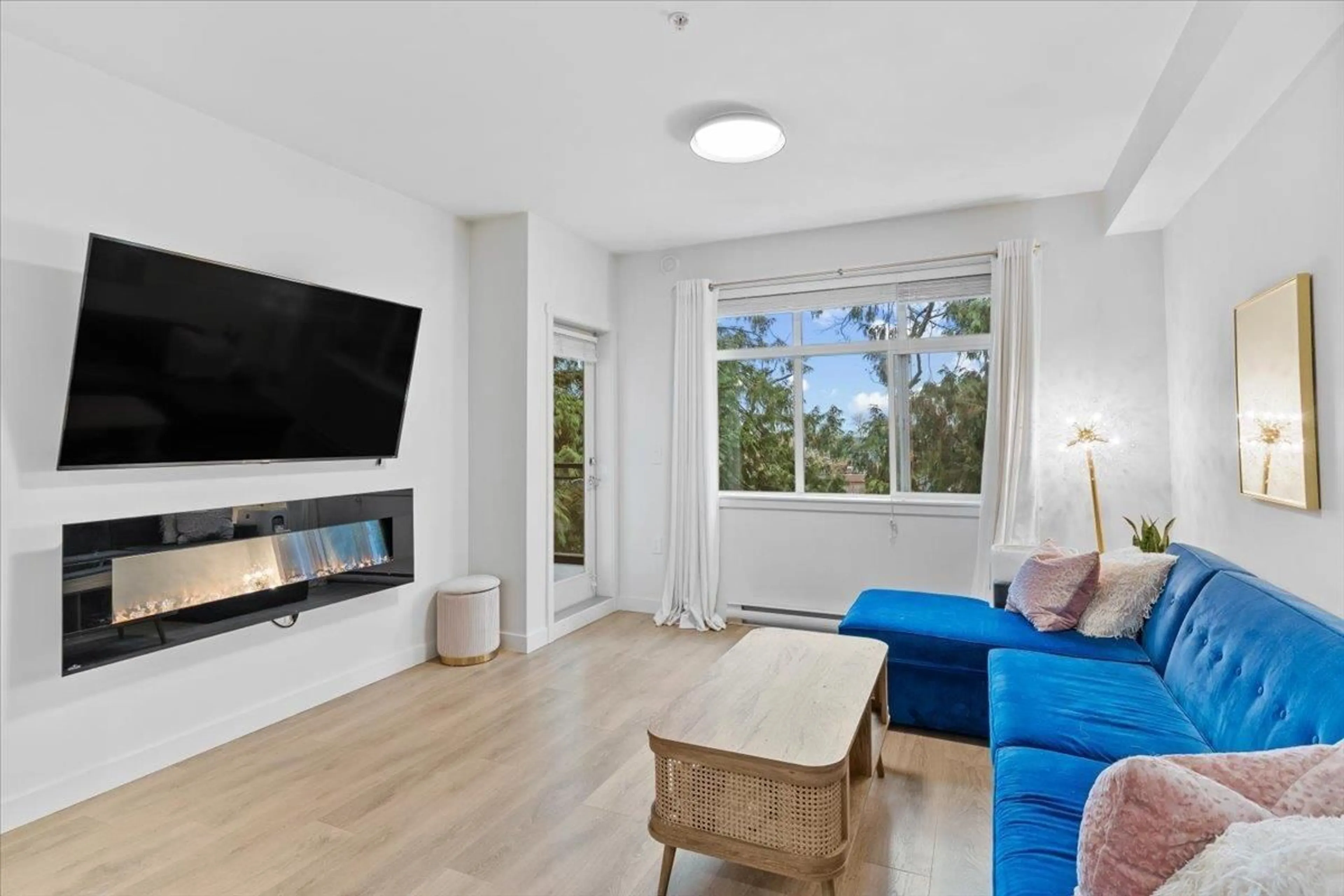 Living room with furniture, unknown for 309 - 5415 BRYDON CRESCENT, Langley British Columbia V3A0N4