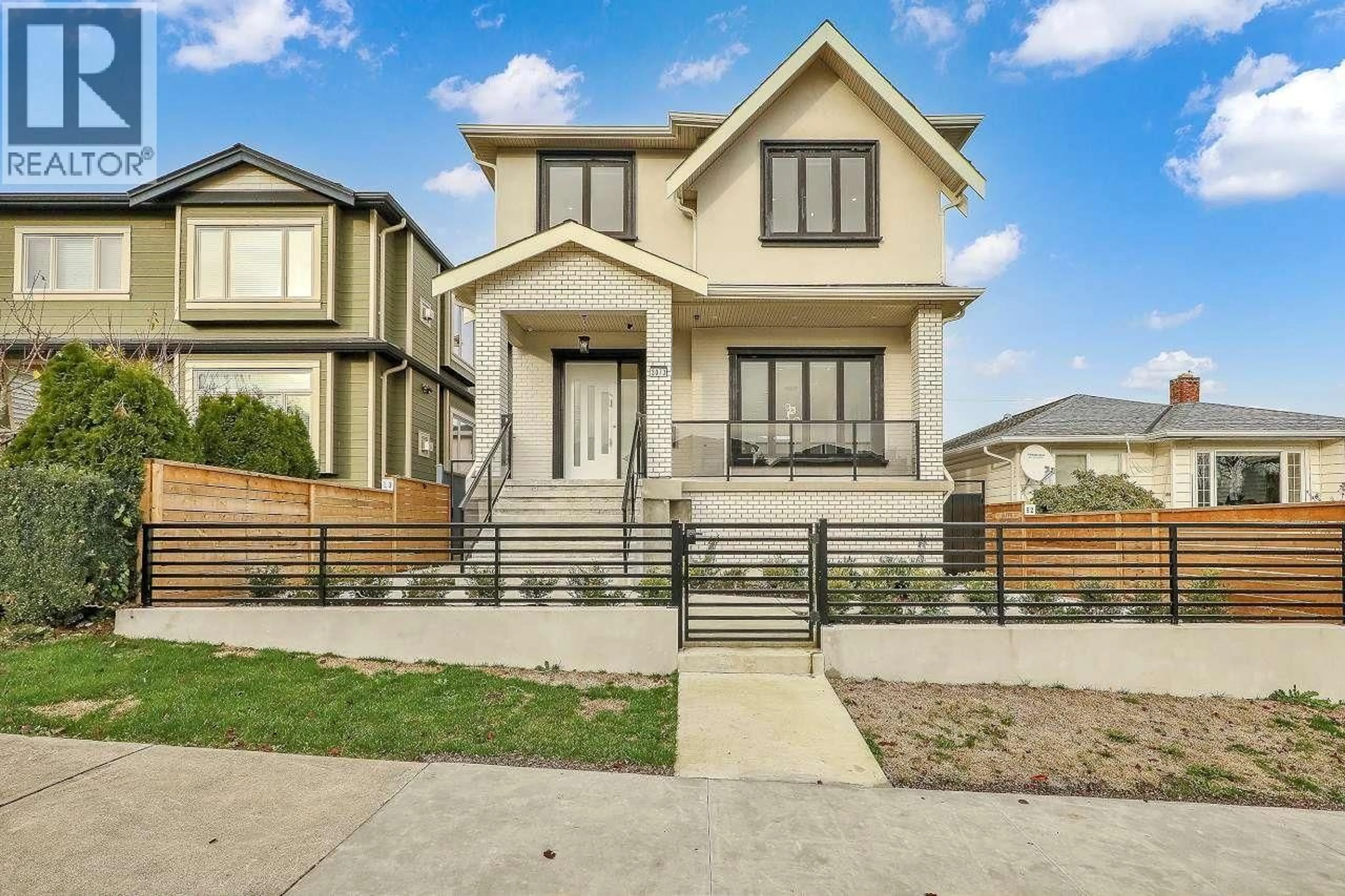 Home with vinyl exterior material, street for 3073 3RD AVENUE, Vancouver British Columbia V5M1H9