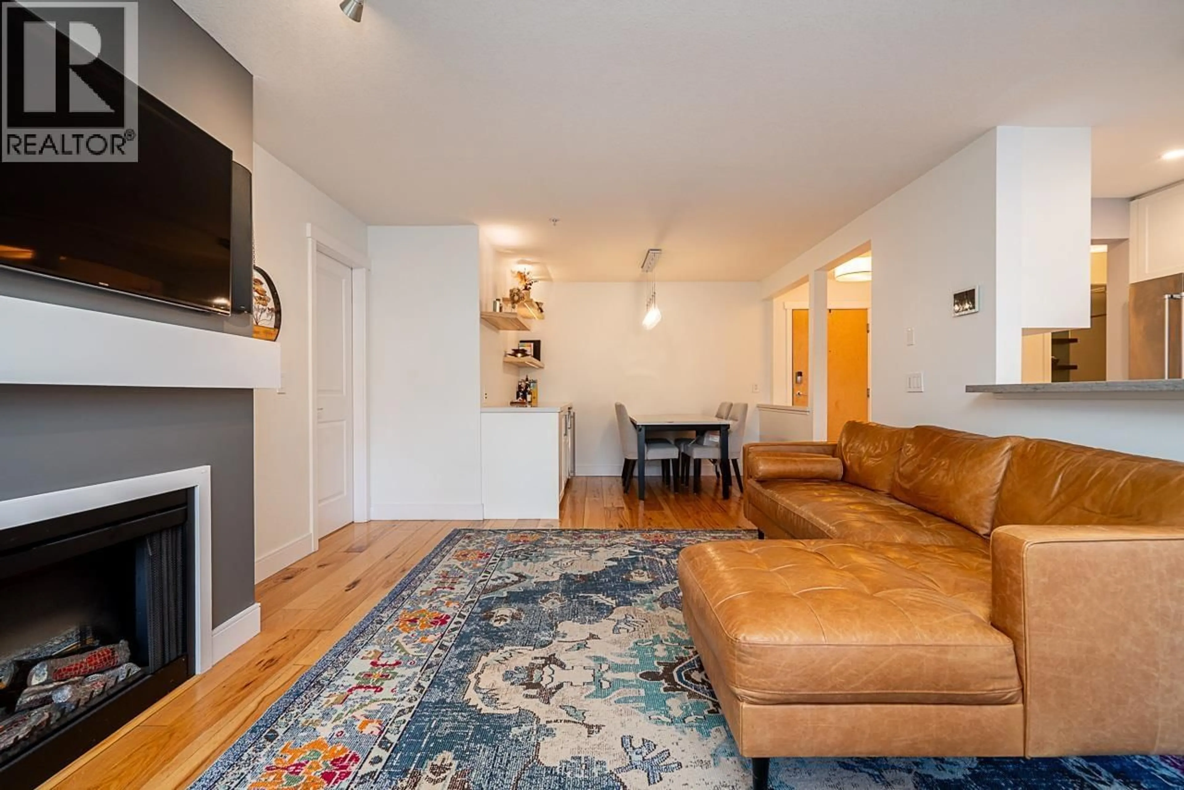 Living room with furniture, unknown for 315 - 801 KLAHANIE DRIVE, Port Moody British Columbia V3H5K4