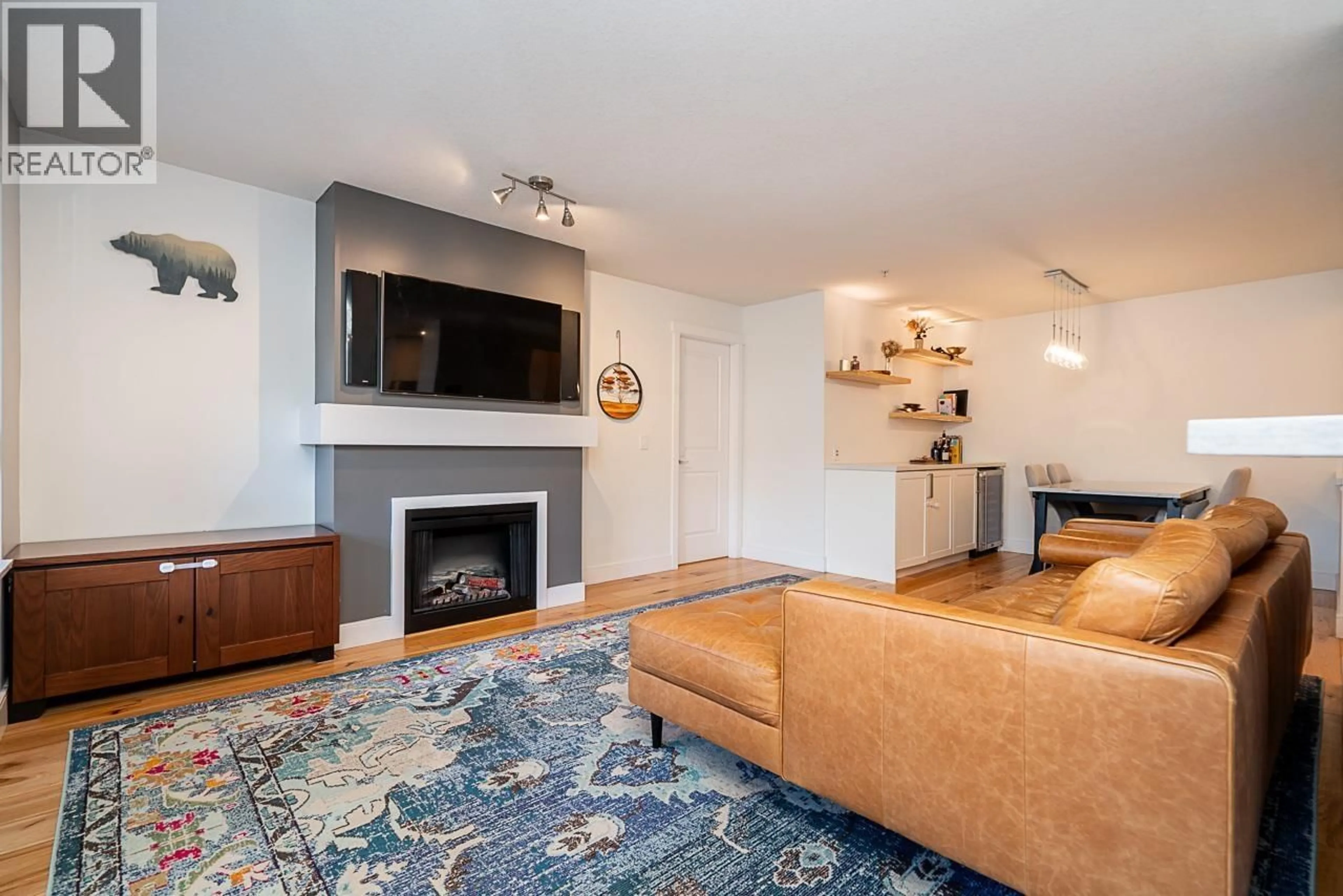 Living room with furniture, unknown for 315 - 801 KLAHANIE DRIVE, Port Moody British Columbia V3H5K4